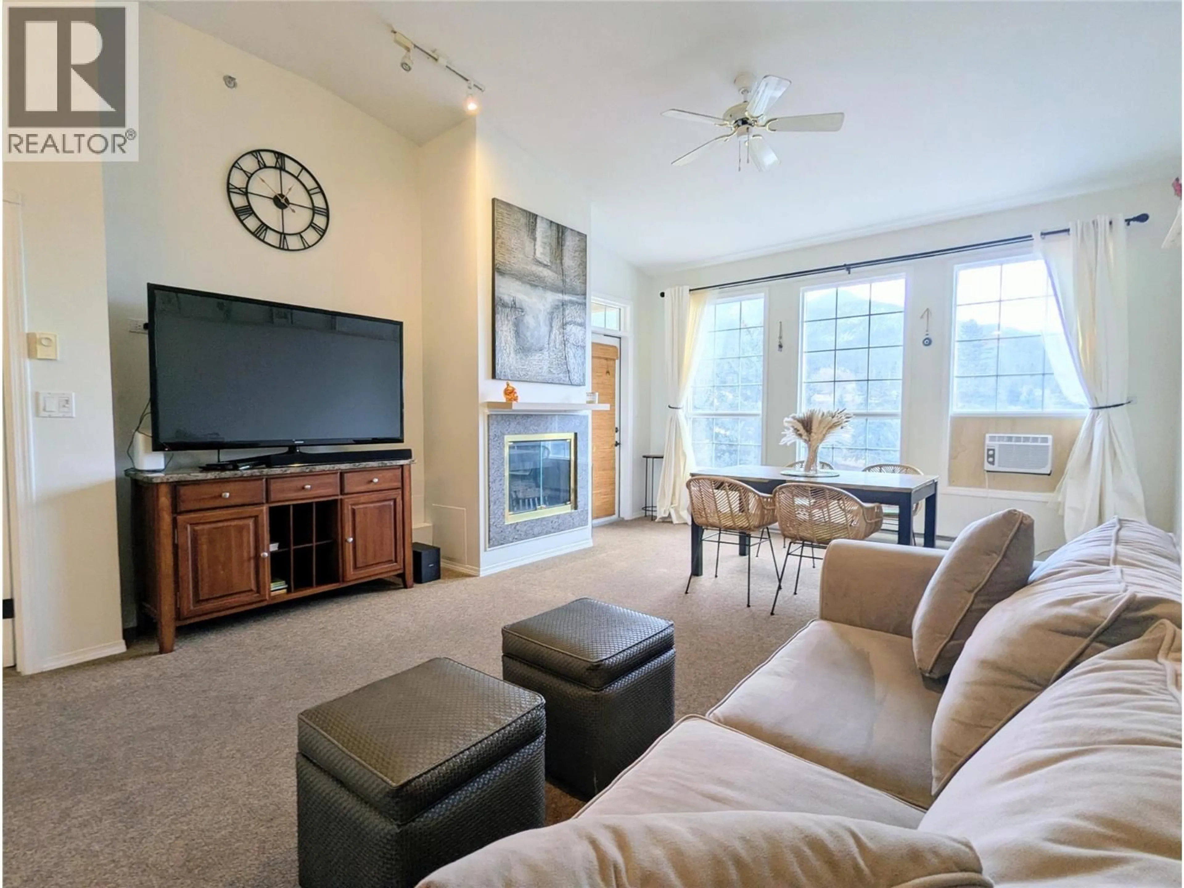 Living room with furniture, unknown for 1013A - 5052 RIVERVIEW ROAD, Fairmont Hot Springs British Columbia V0B1L1