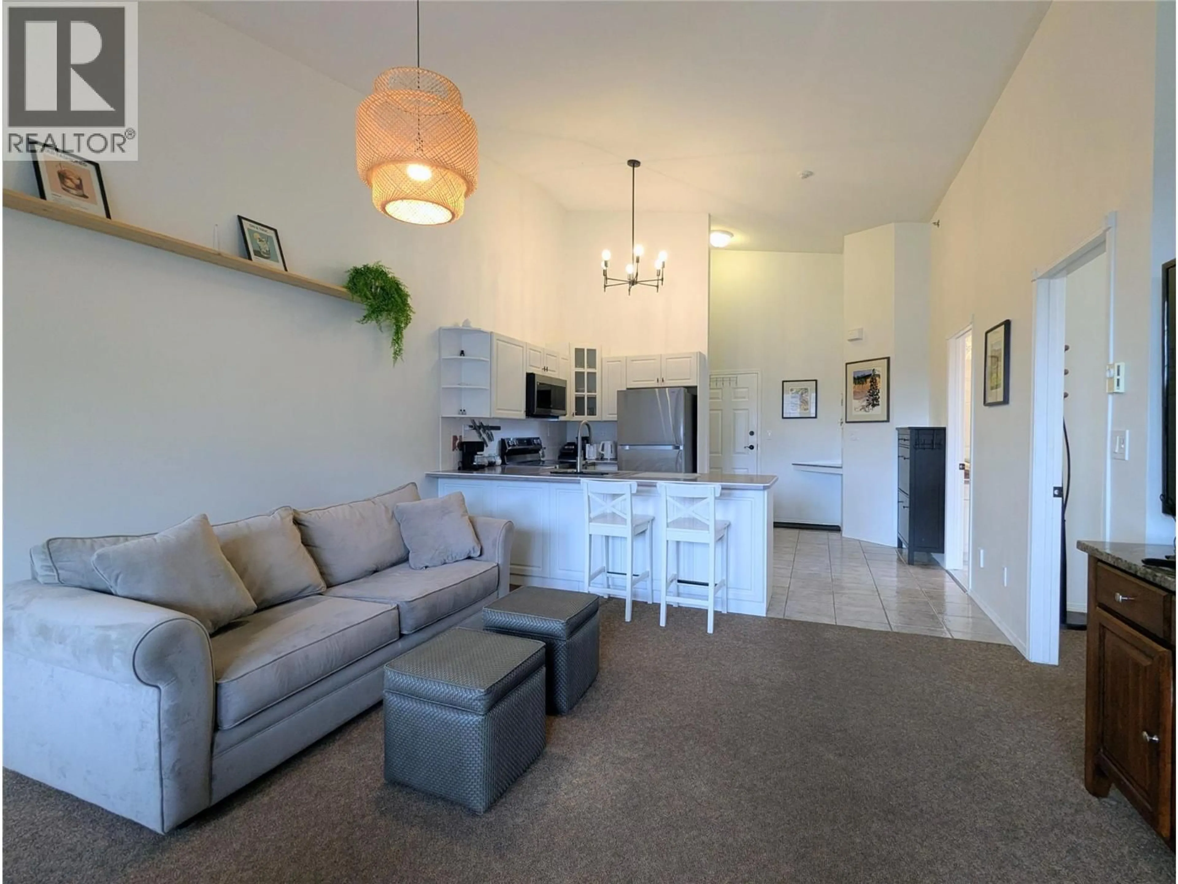 Living room with furniture, unknown for 1013A - 5052 RIVERVIEW ROAD, Fairmont Hot Springs British Columbia V0B1L1