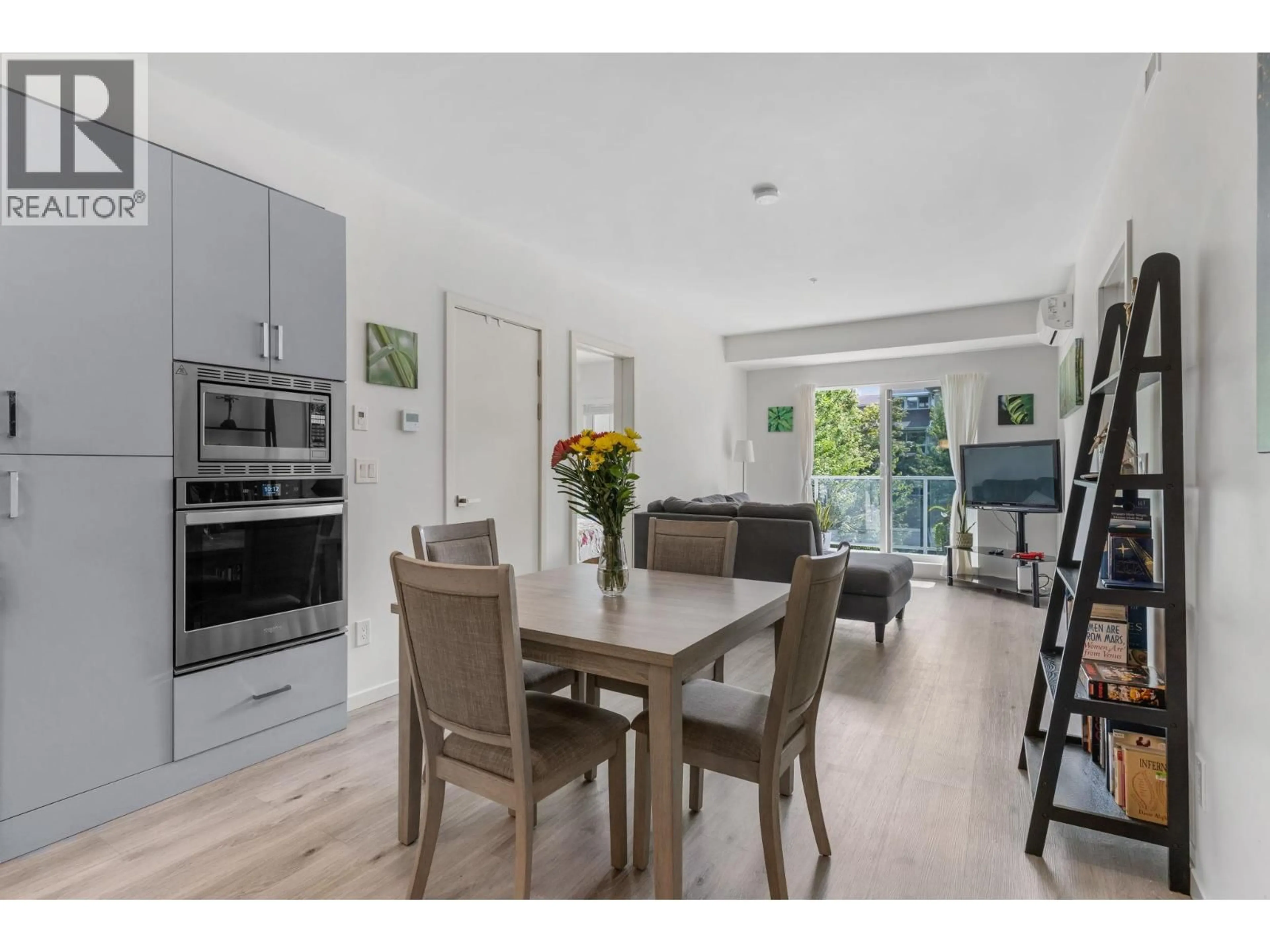 Open concept kitchen, wood/laminate floor for 207 - 880 SAUCIER AVENUE, Kelowna British Columbia V1Y6A3