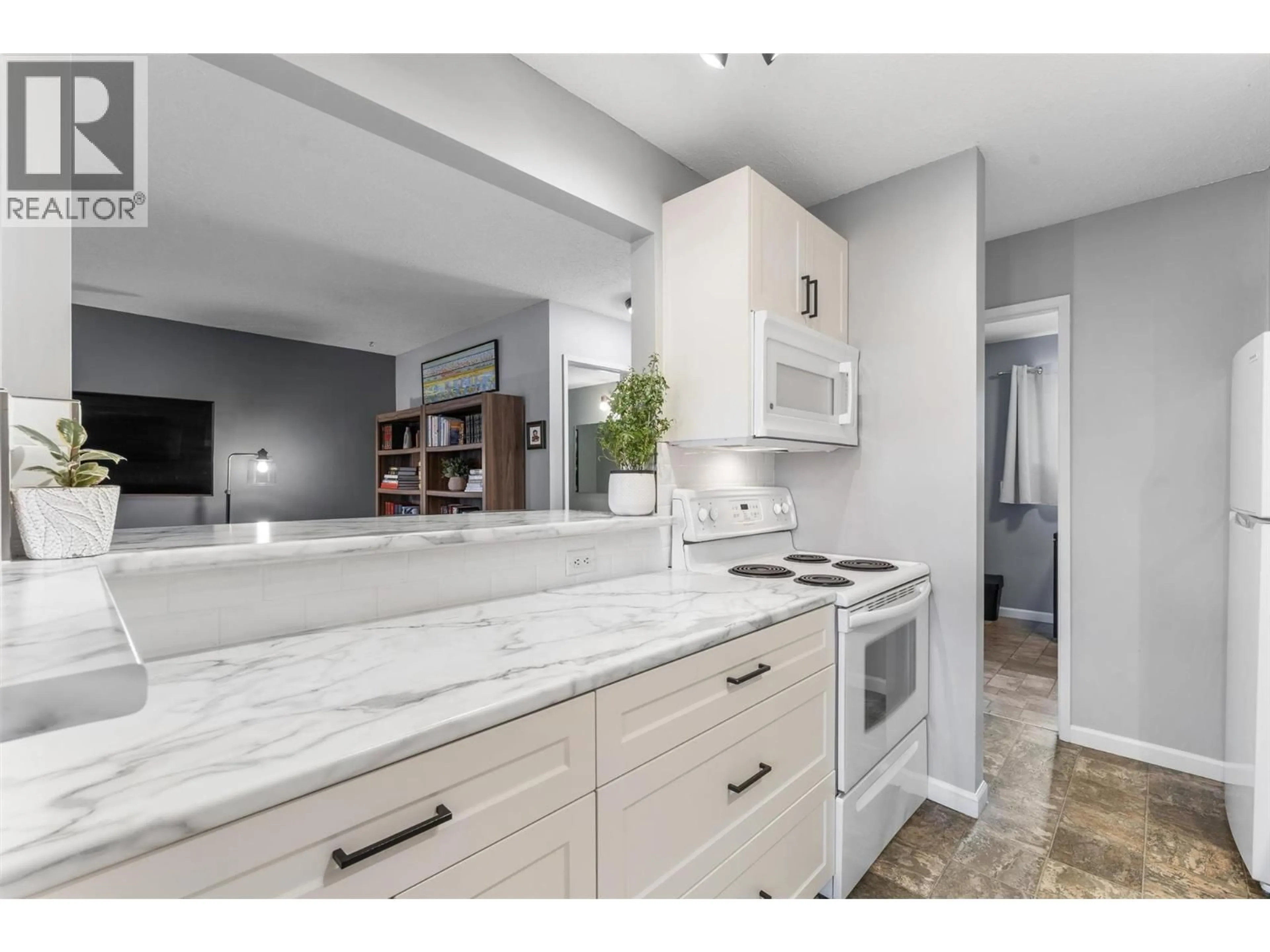 Open concept kitchen, ceramic/tile floor for 10 - 217 FRANKLYN ROAD, Kelowna British Columbia V1X6A9