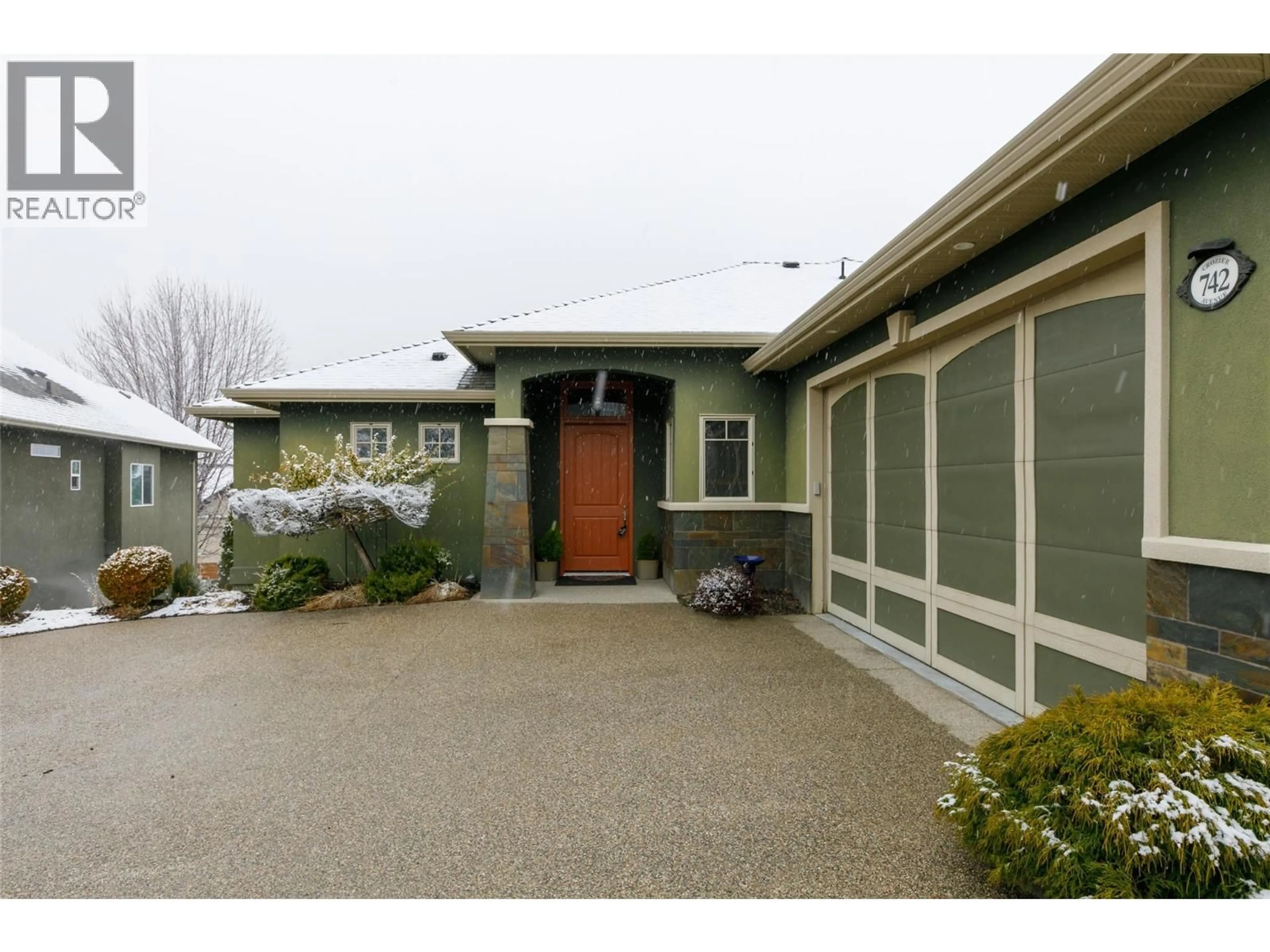 Unknown for 742 CROZIER AVENUE, Kelowna British Columbia V1W5H4