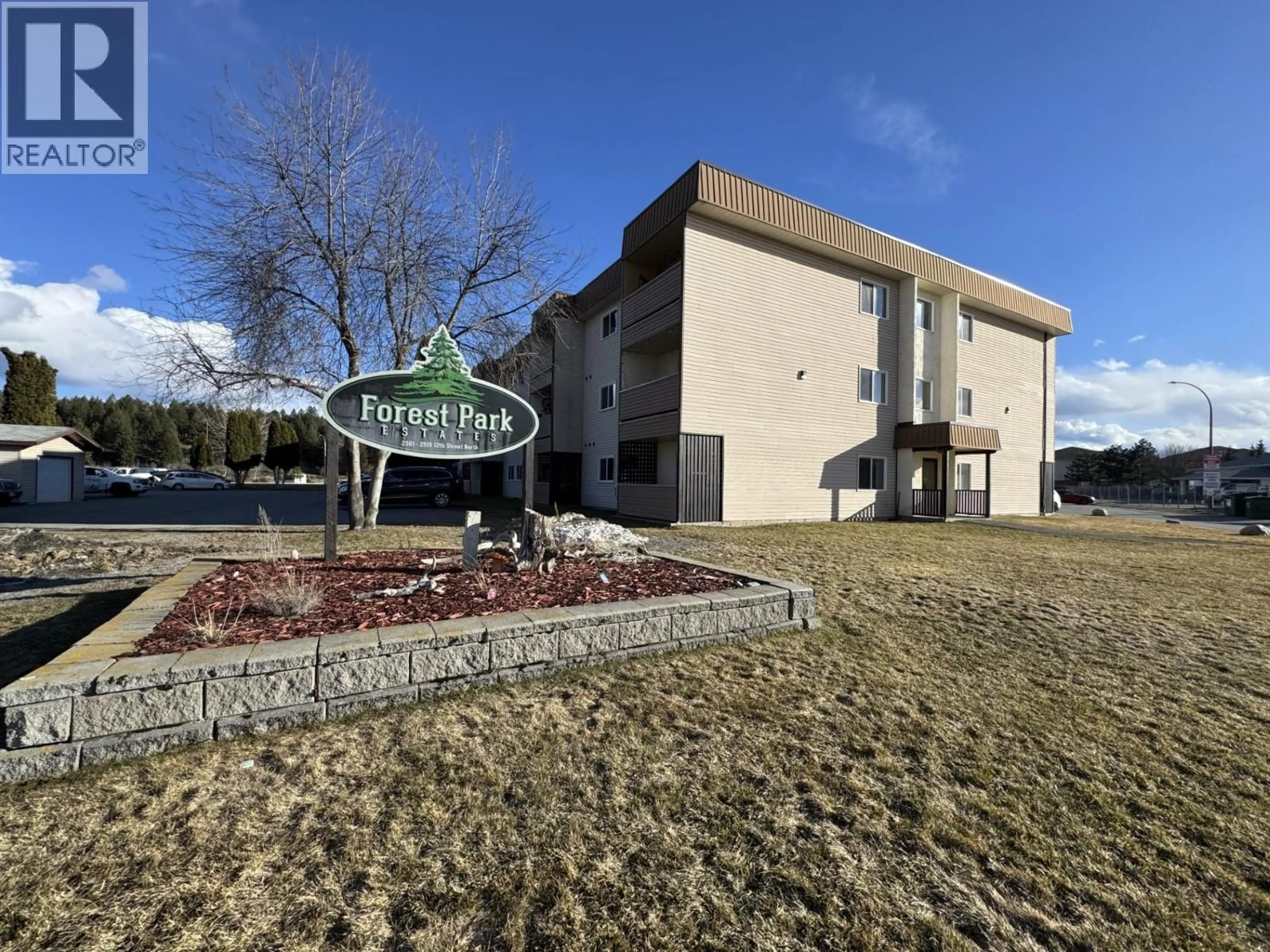 Patio, building for 3011 - 2501 12TH STREET NORTH, Cranbrook British Columbia V1C5Y7