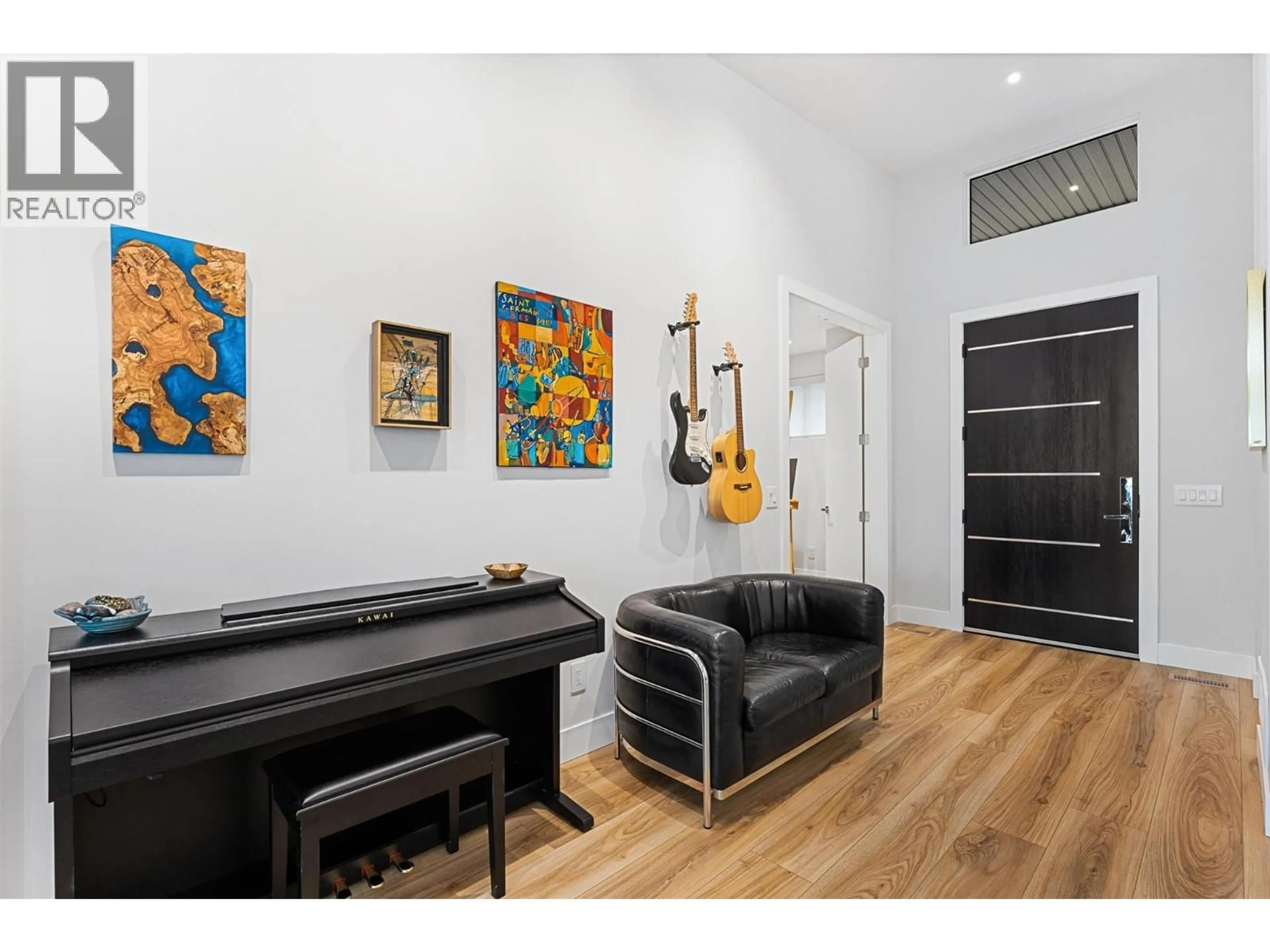 Indoor entryway for 3596 ARROWROOT DRIVE, Kelowna British Columbia V1V3G2