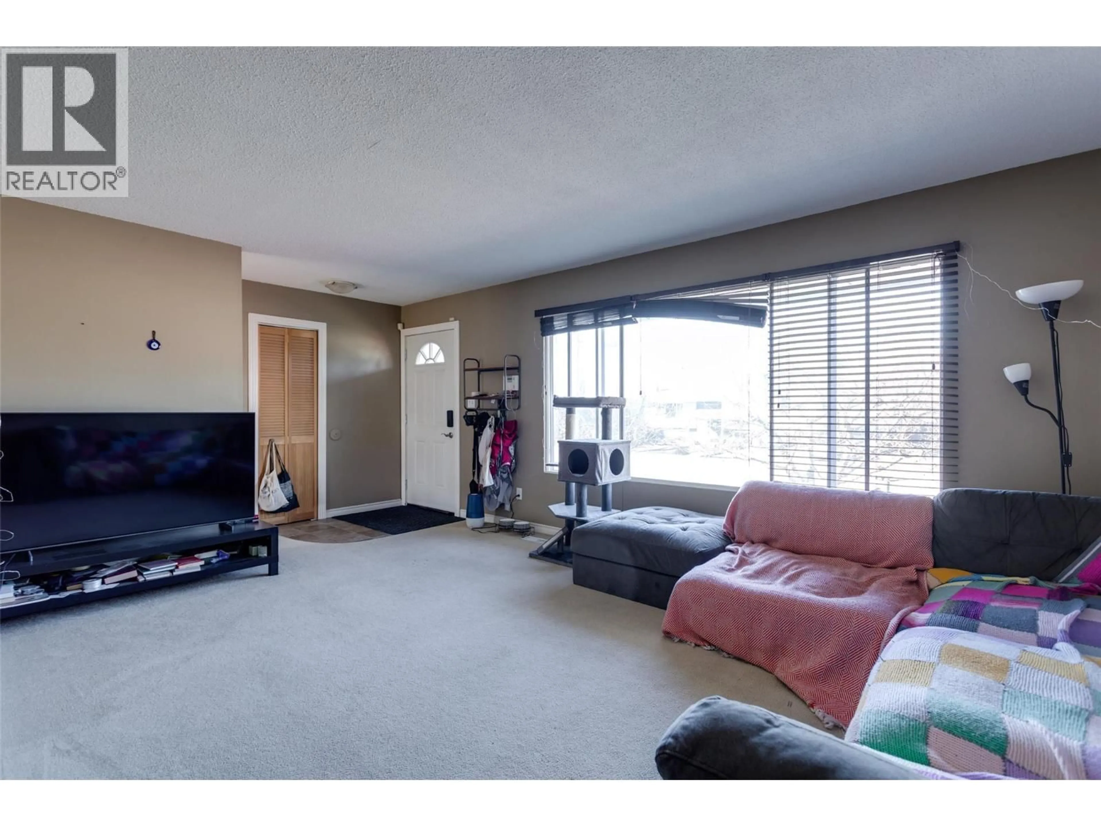 Living room with furniture, carpet floor for 1335 ALDON ROAD, Kelowna British Columbia V1X5A1