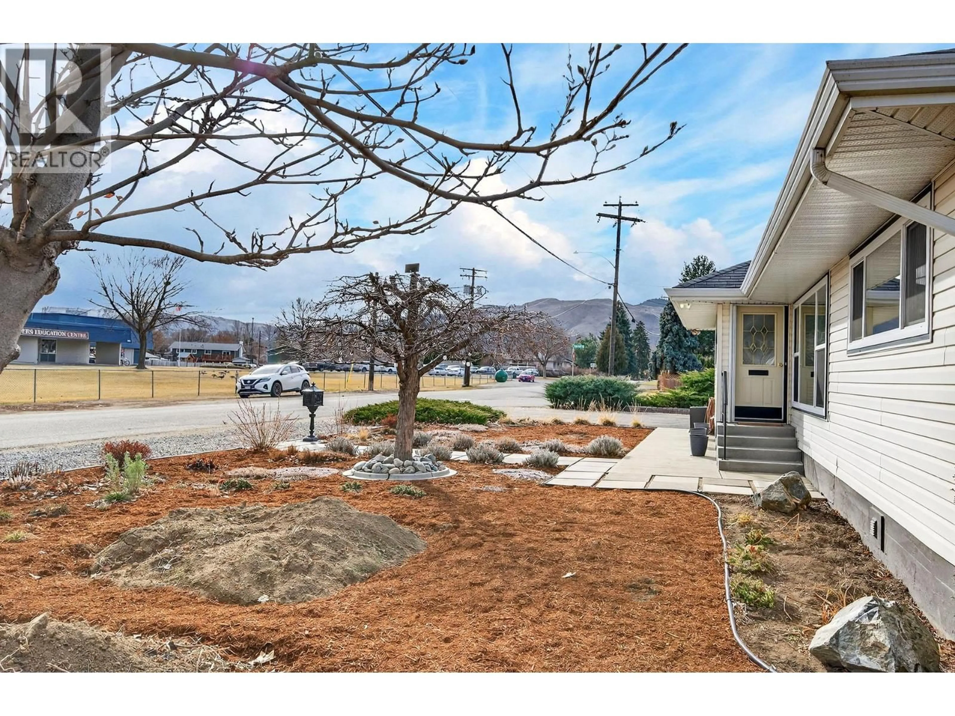 A pic from outside/outdoor area/front of a property/back of a property/a pic from drone, water/lake/river/ocean view for 690 HOLT STREET, Kamloops British Columbia V2B5G3