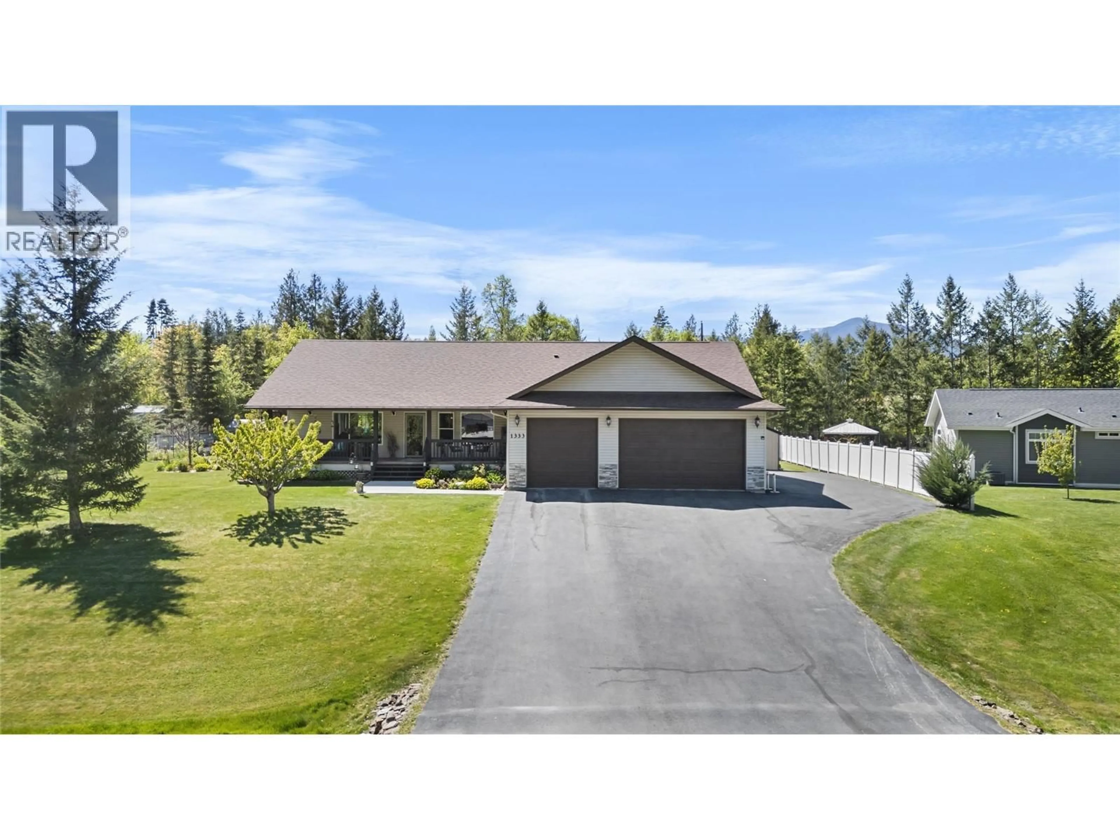 A pic from outside/outdoor area/front of a property/back of a property/a pic from drone, street for 1333 8TH AVENUE NORTH, Creston British Columbia V0B1G6