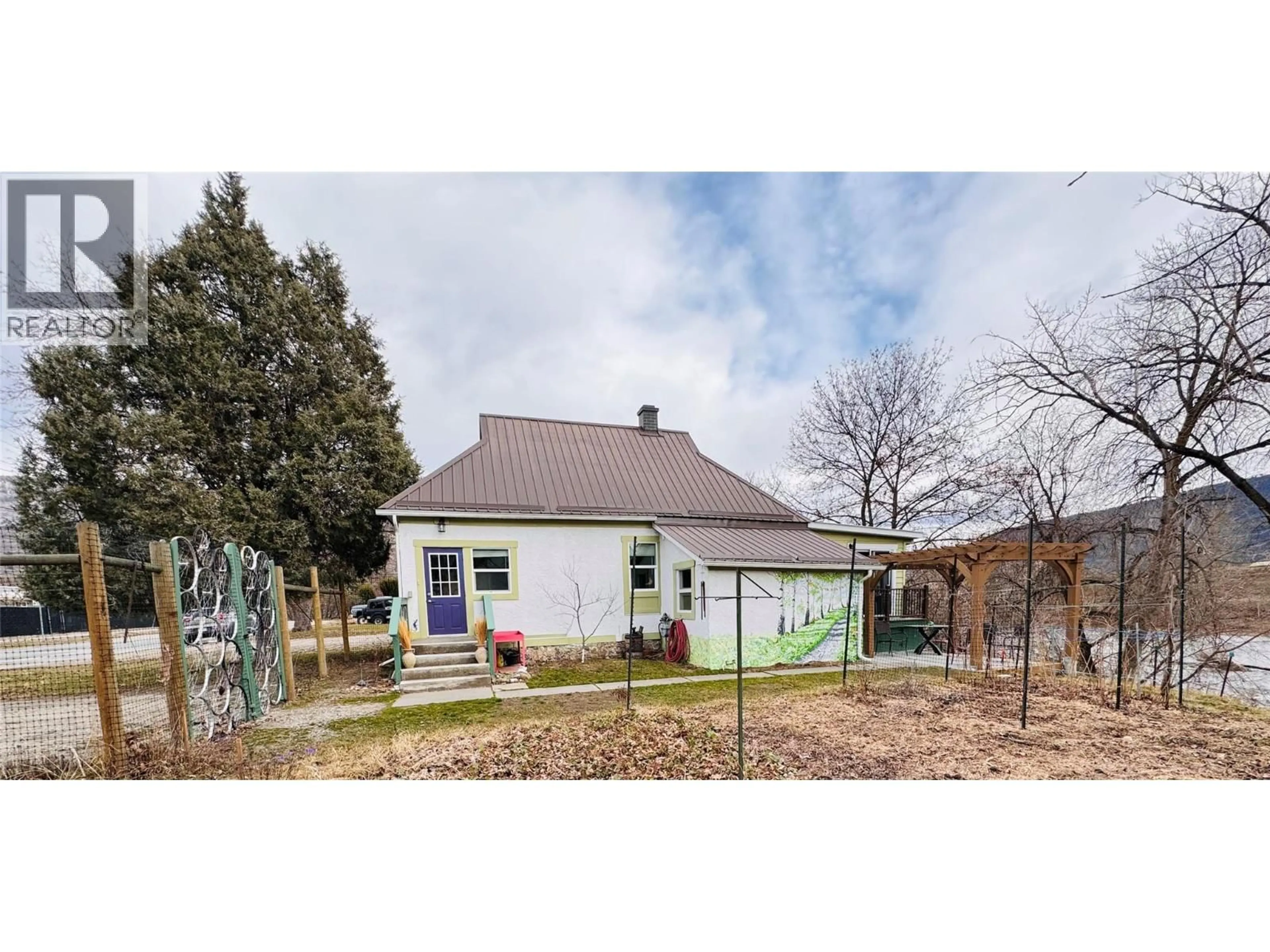 A pic from outside/outdoor area/front of a property/back of a property/a pic from drone, street for 904 KETTLE RIVER DRIVE, Grand Forks British Columbia V0H1H0