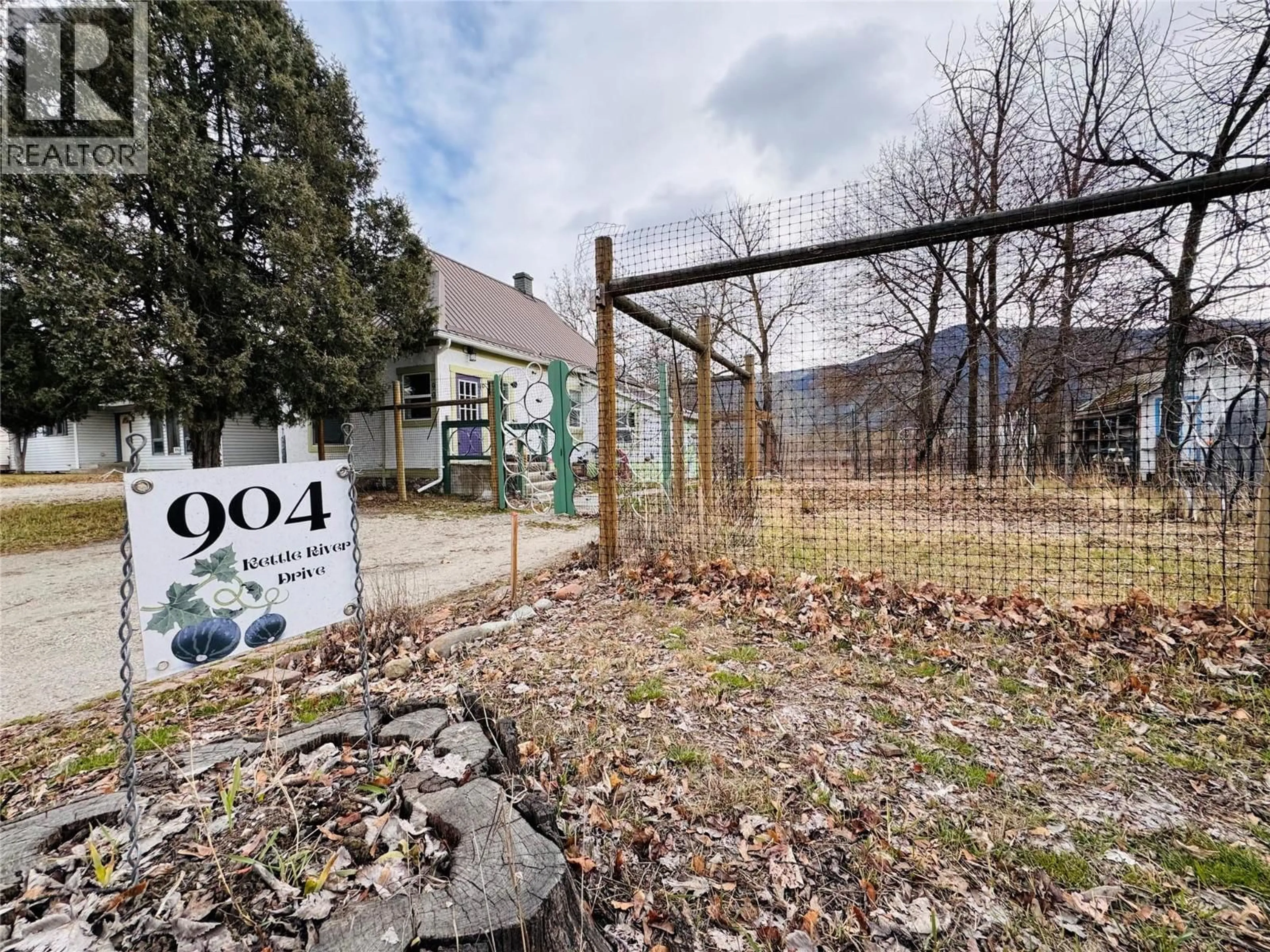 Unknown for 904 KETTLE RIVER DRIVE, Grand Forks British Columbia V0H1H0