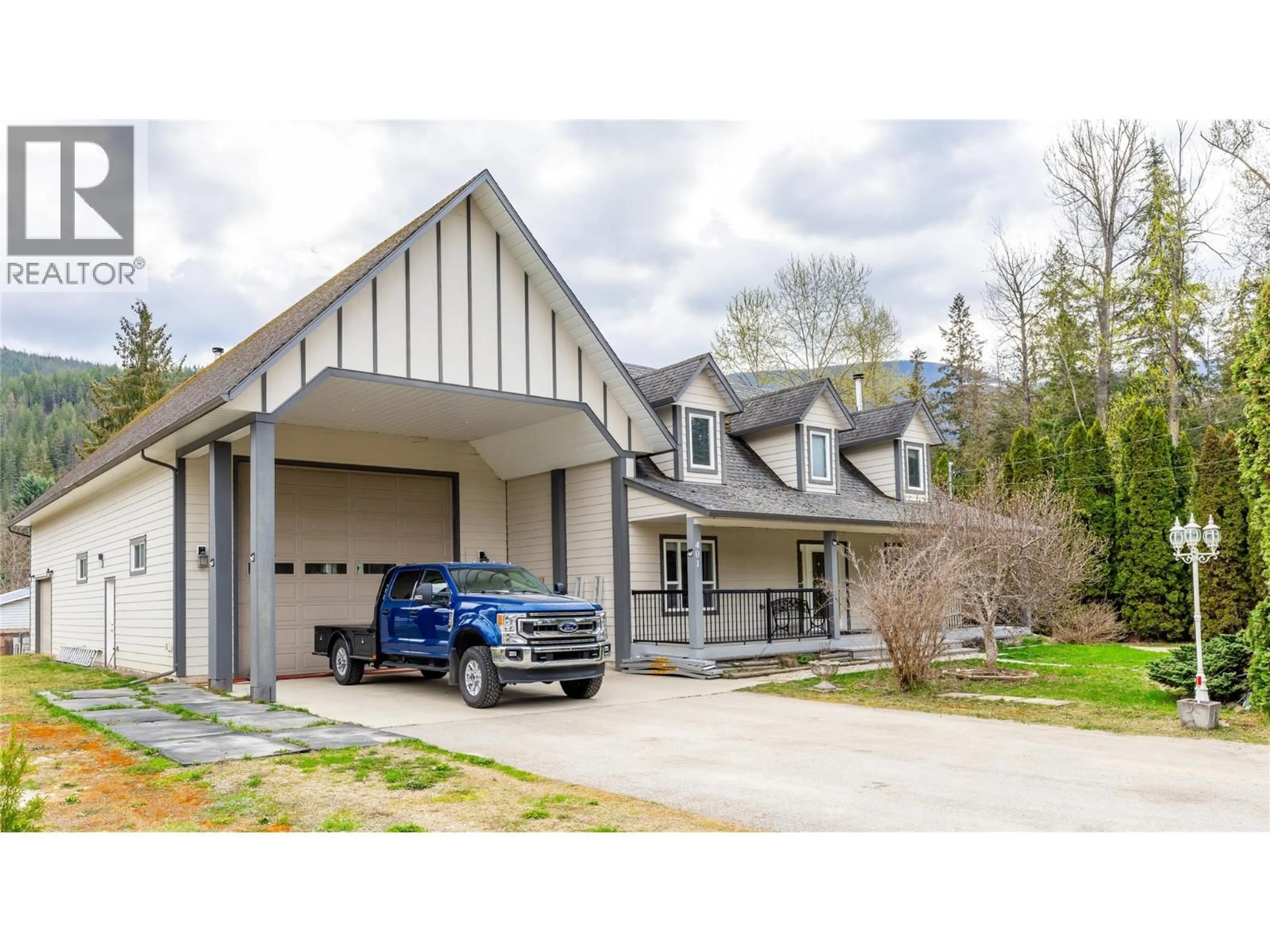 Indoor garage for 401 GILLIS AVENUE, Sicamous British Columbia V0E2V1