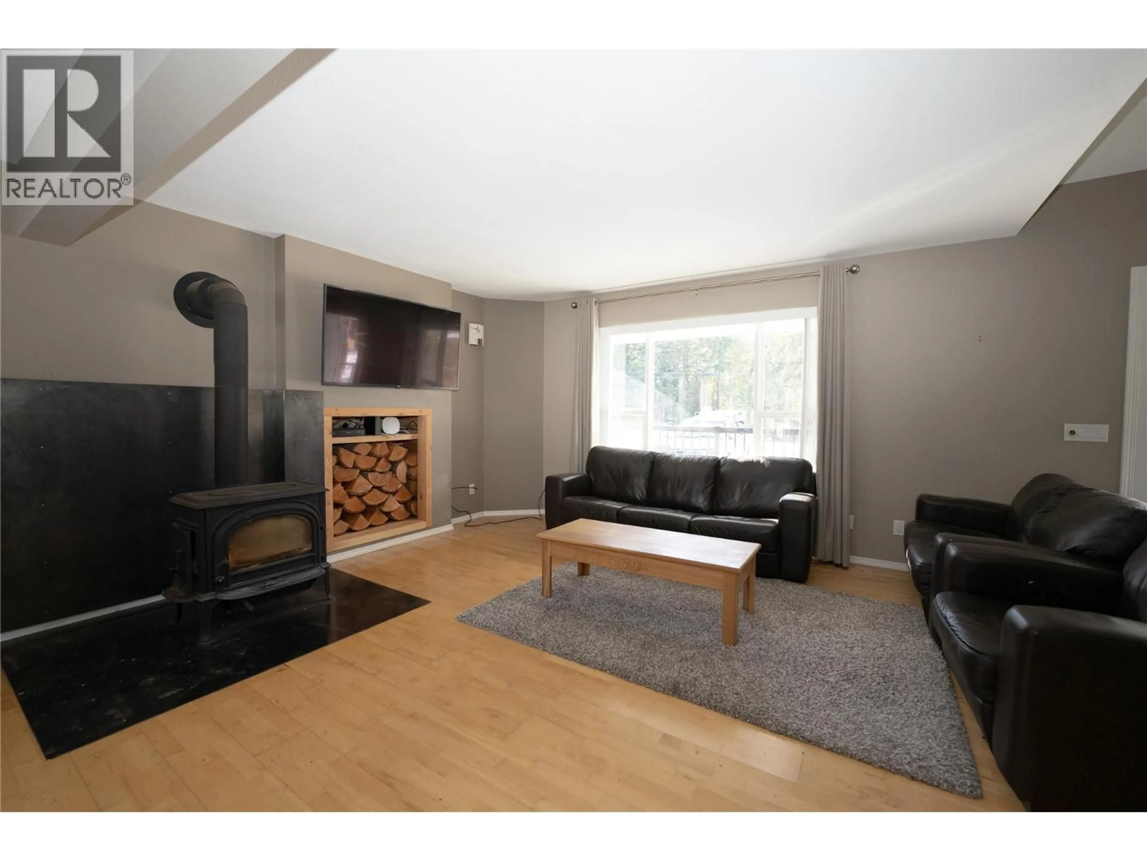 Living room with furniture, wood/laminate floor for 401 GILLIS AVENUE, Sicamous British Columbia V0E2V1