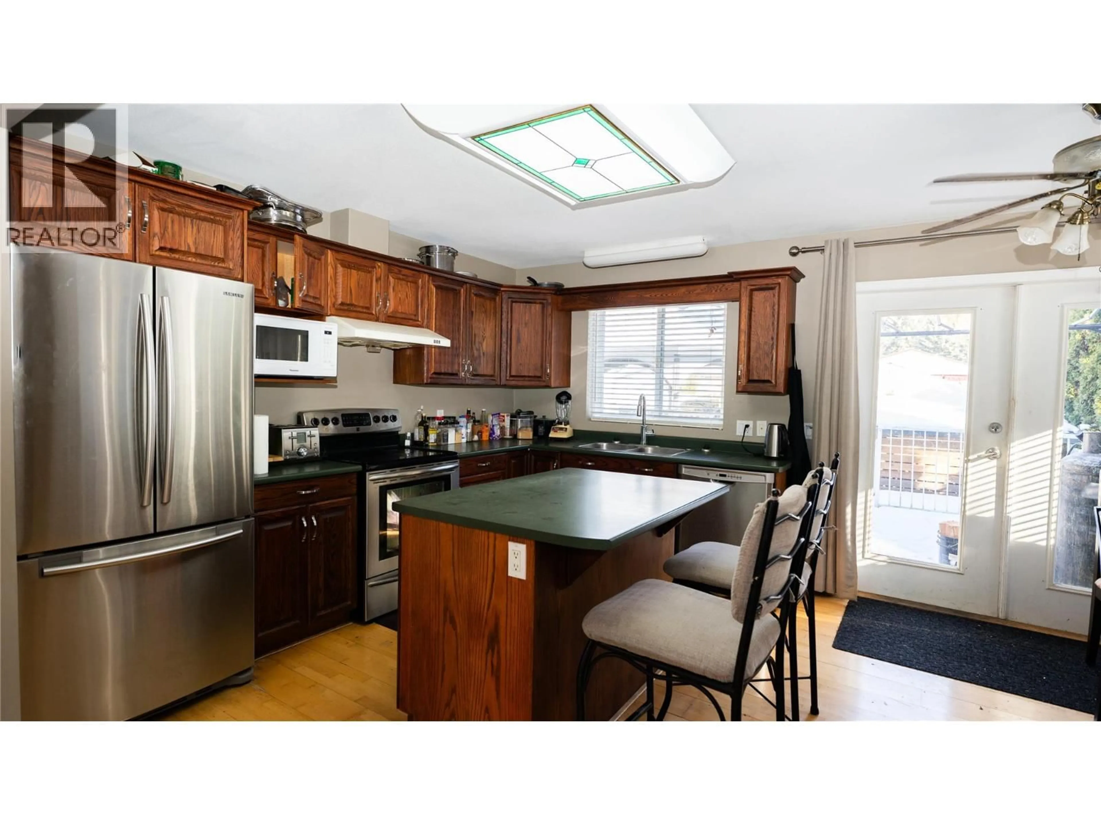 Open concept kitchen, unknown for 401 GILLIS AVENUE, Sicamous British Columbia V0E2V1