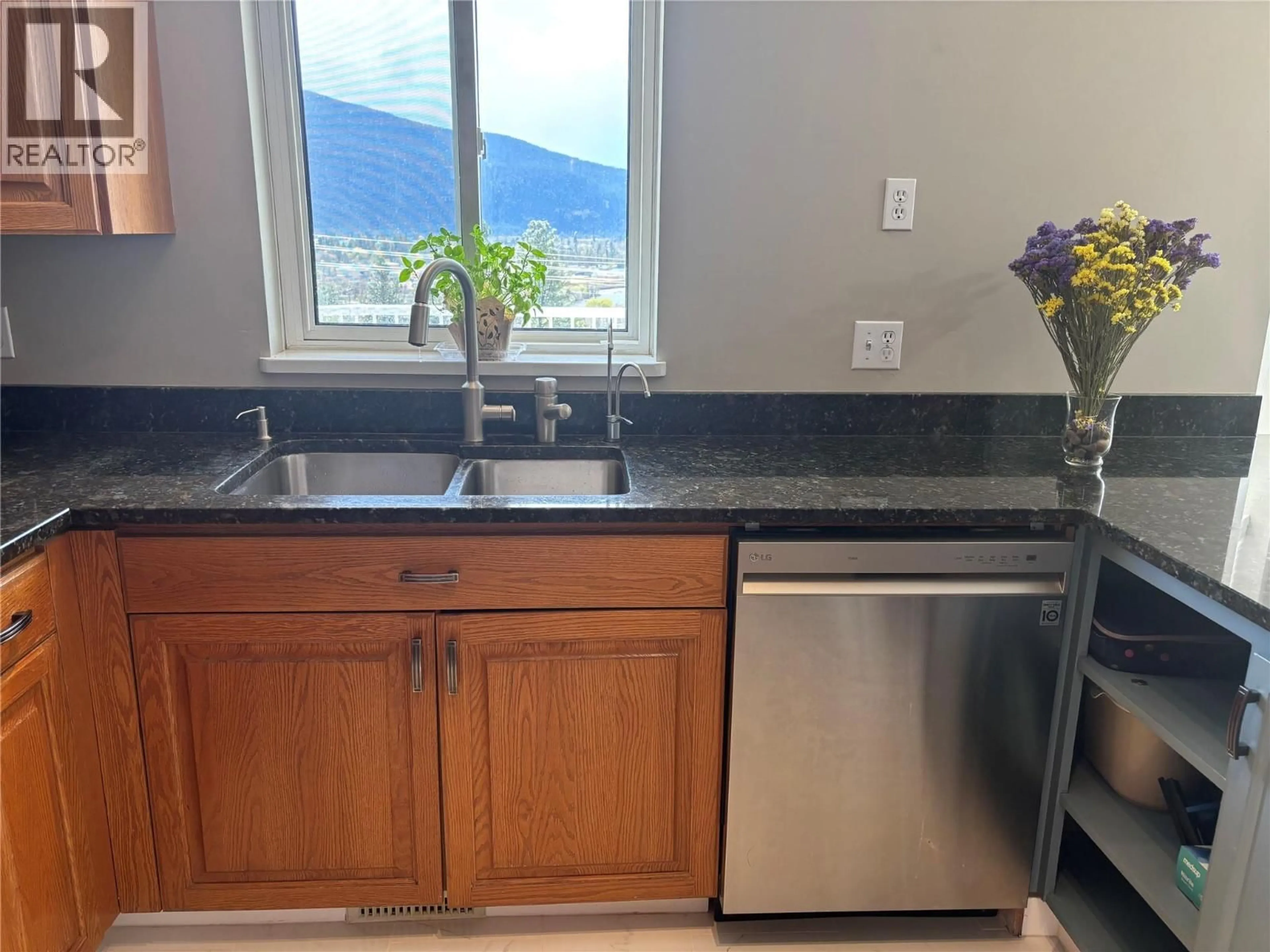 Standard kitchen, ceramic/tile floor for 7415 VALLEY HEIGHTS DRIVE, Grand Forks British Columbia V0H1H0