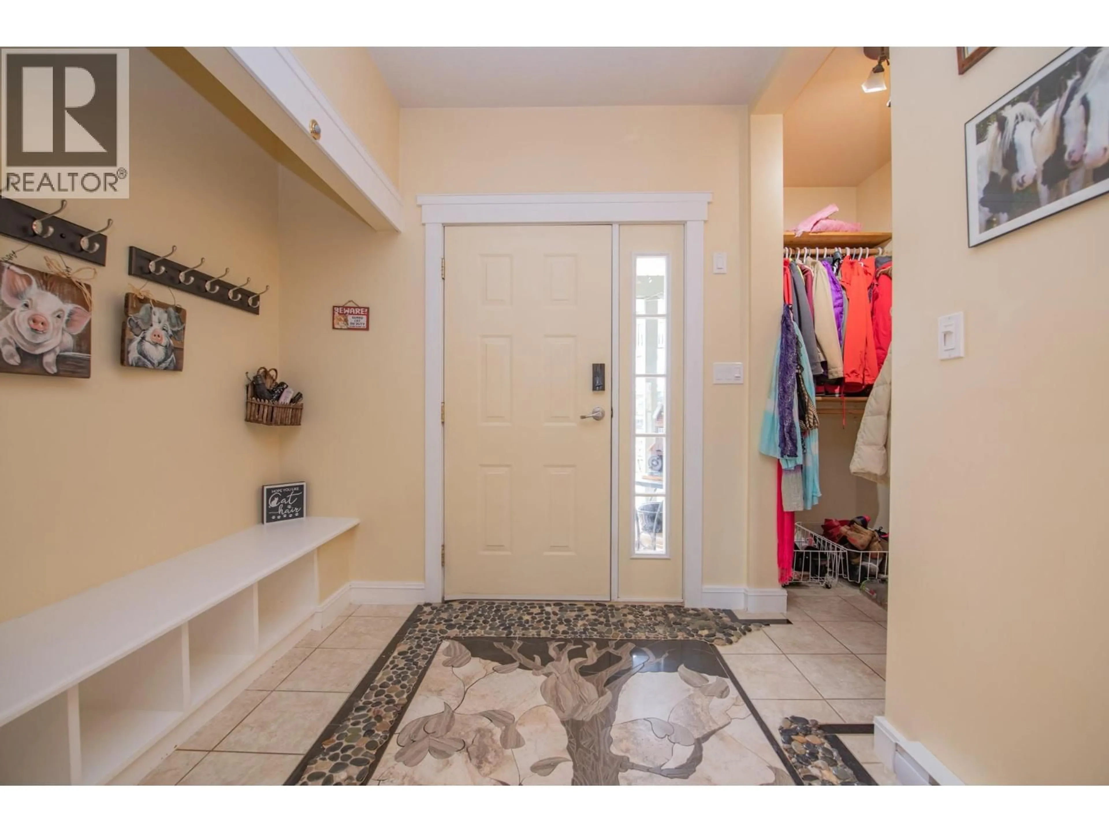 Indoor entryway for 2529 CEDAR RIDGE COURT, Lumby British Columbia V0E2G5