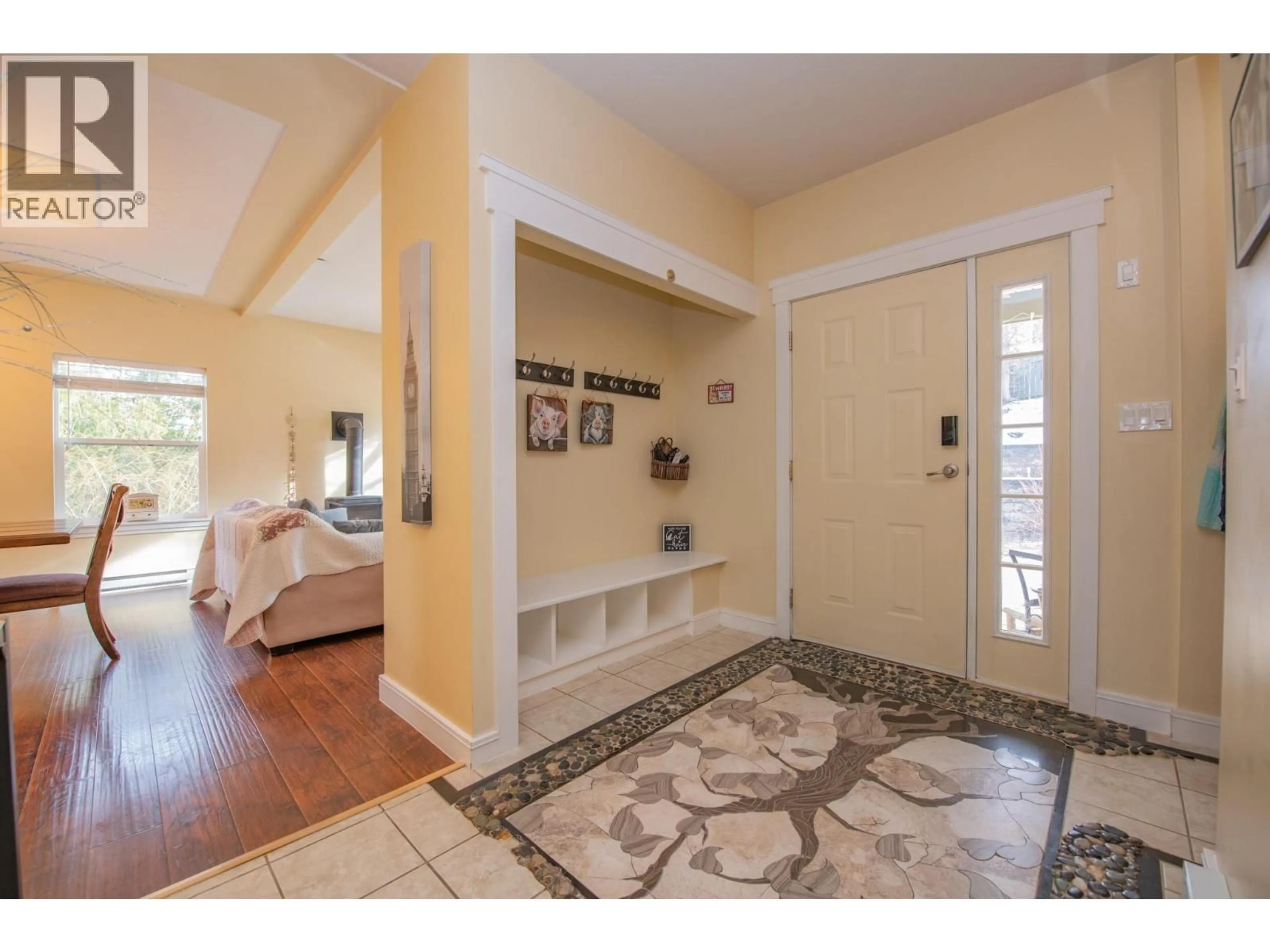 Indoor entryway for 2529 CEDAR RIDGE COURT, Lumby British Columbia V0E2G5