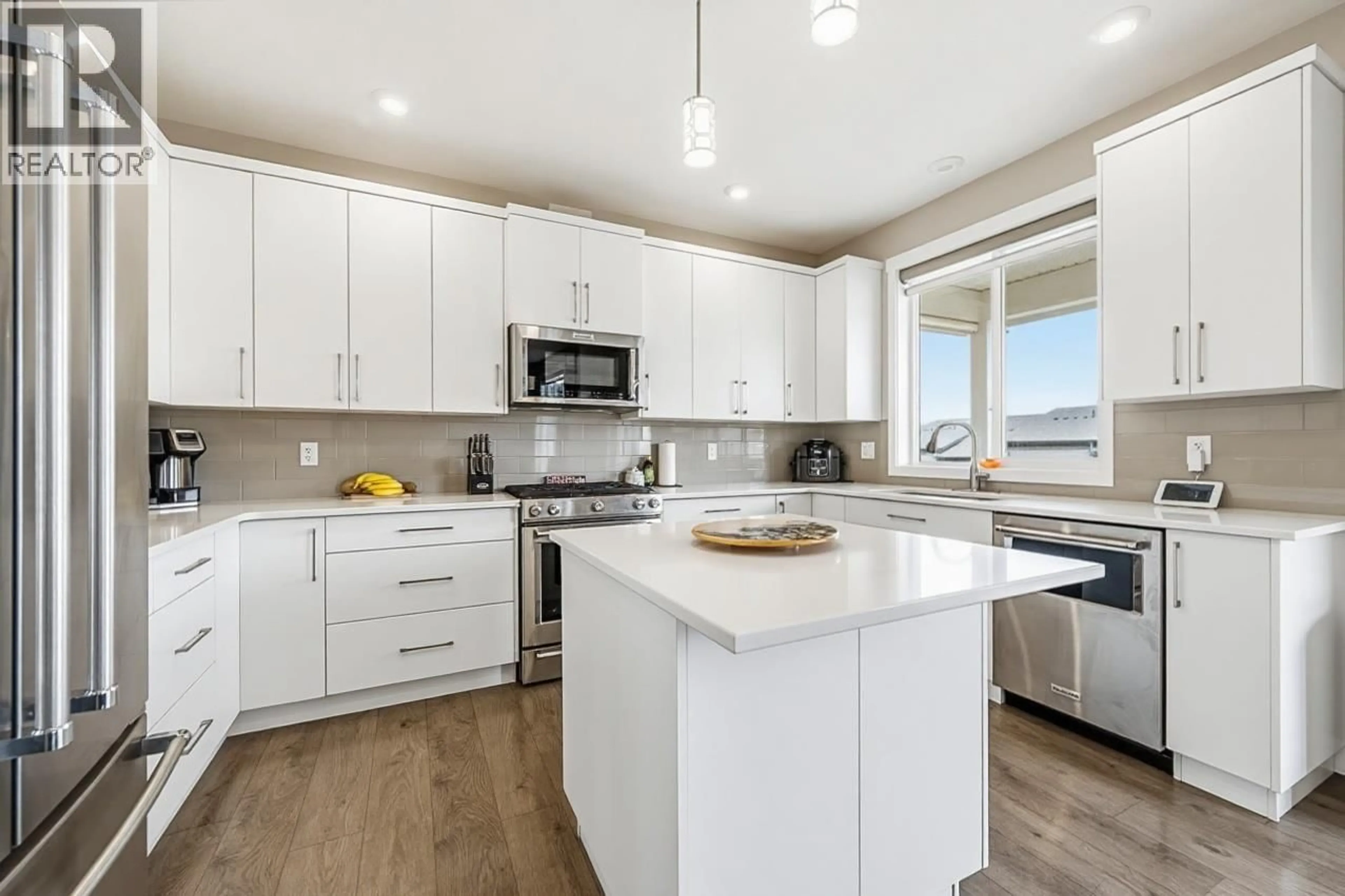 Open concept kitchen, unknown for 1535 EMERALD DRIVE, Kamloops British Columbia V2C0C1