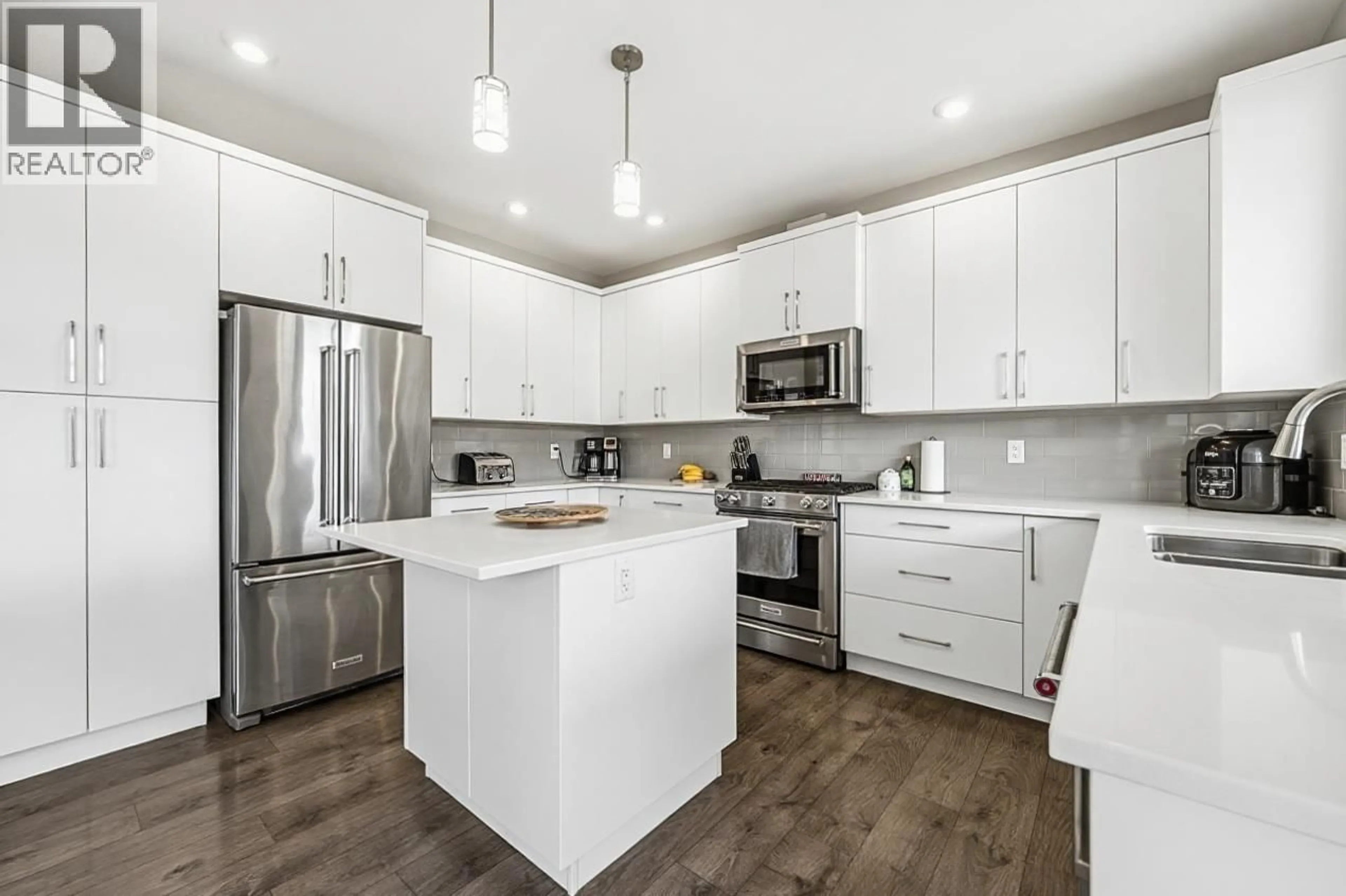 Open concept kitchen, unknown for 1535 EMERALD DRIVE, Kamloops British Columbia V2C0C1