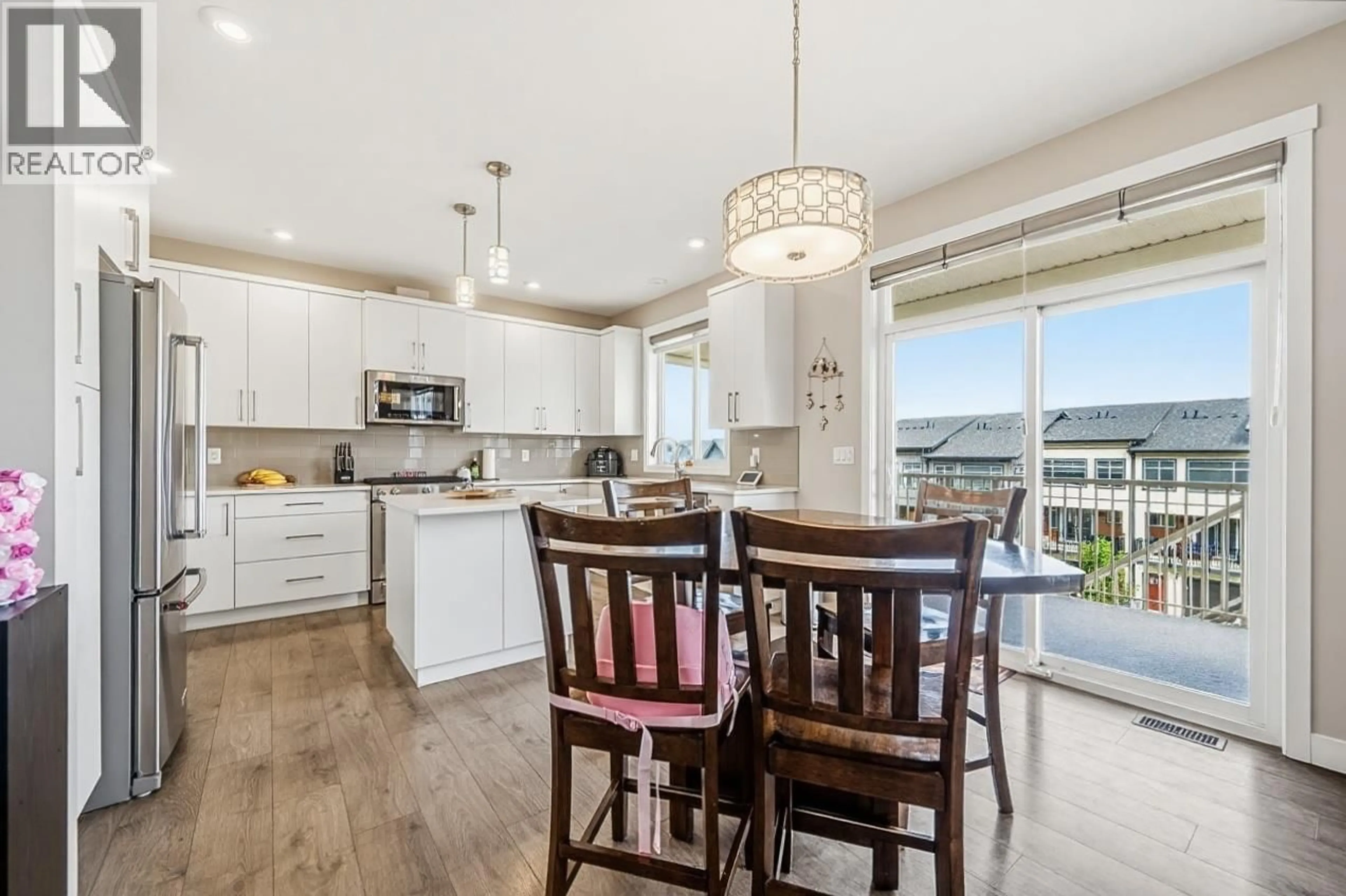 Open concept kitchen, unknown for 1535 EMERALD DRIVE, Kamloops British Columbia V2C0C1