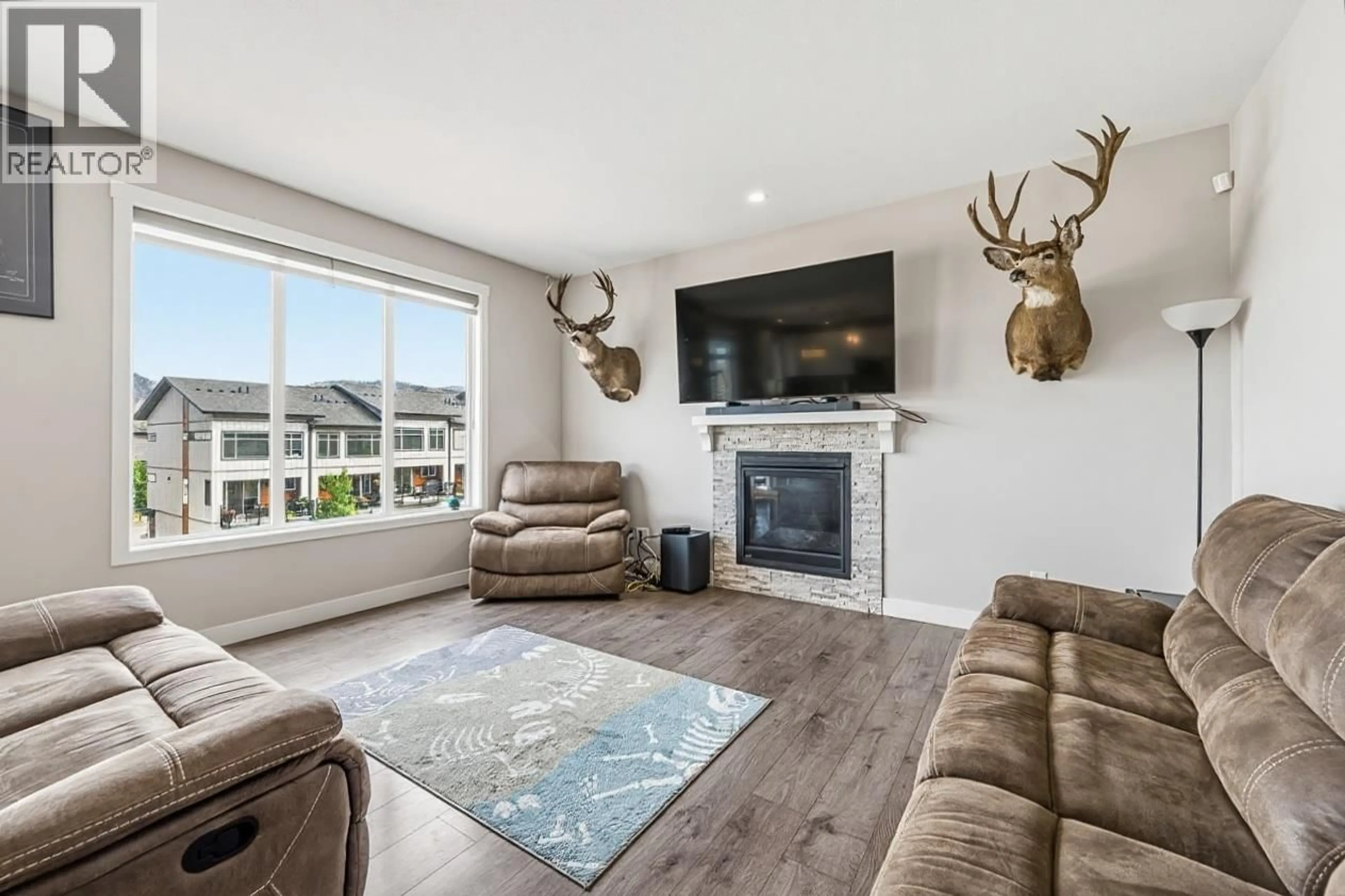 Living room with furniture, wood/laminate floor for 1535 EMERALD DRIVE, Kamloops British Columbia V2C0C1
