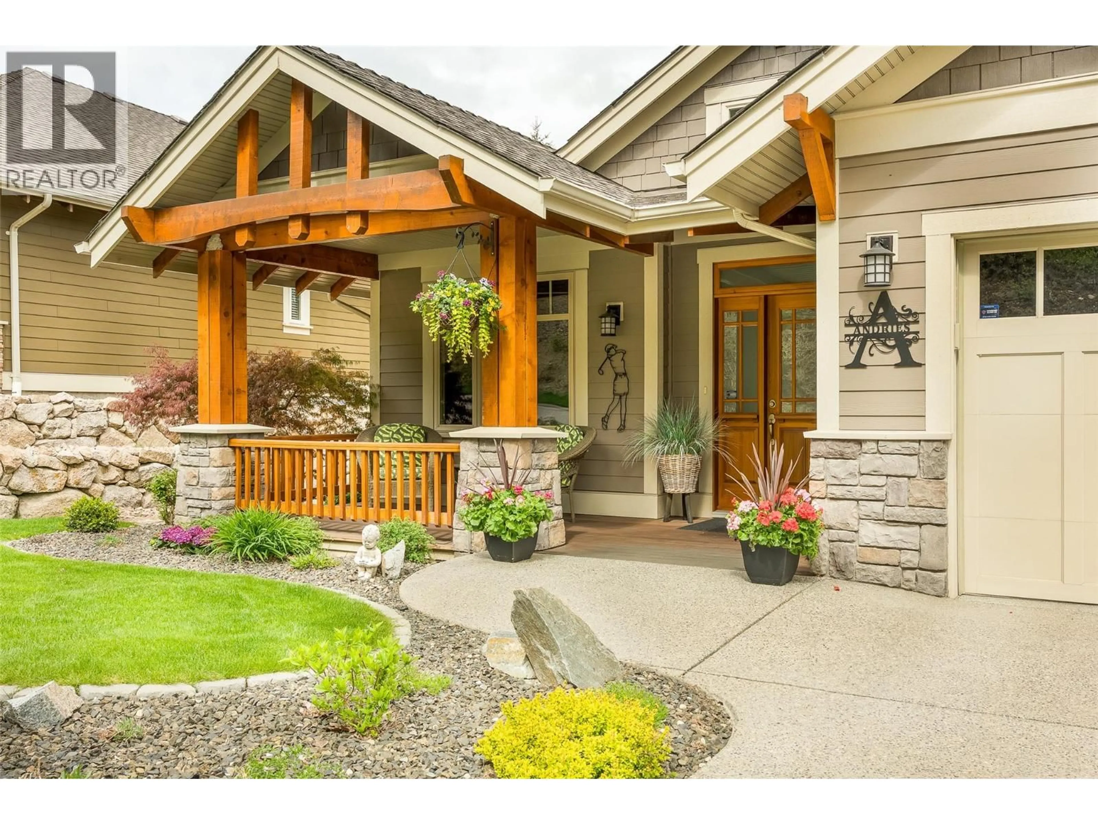 Indoor entryway for 314 DORMIE POINT, Vernon British Columbia V1H1Y6