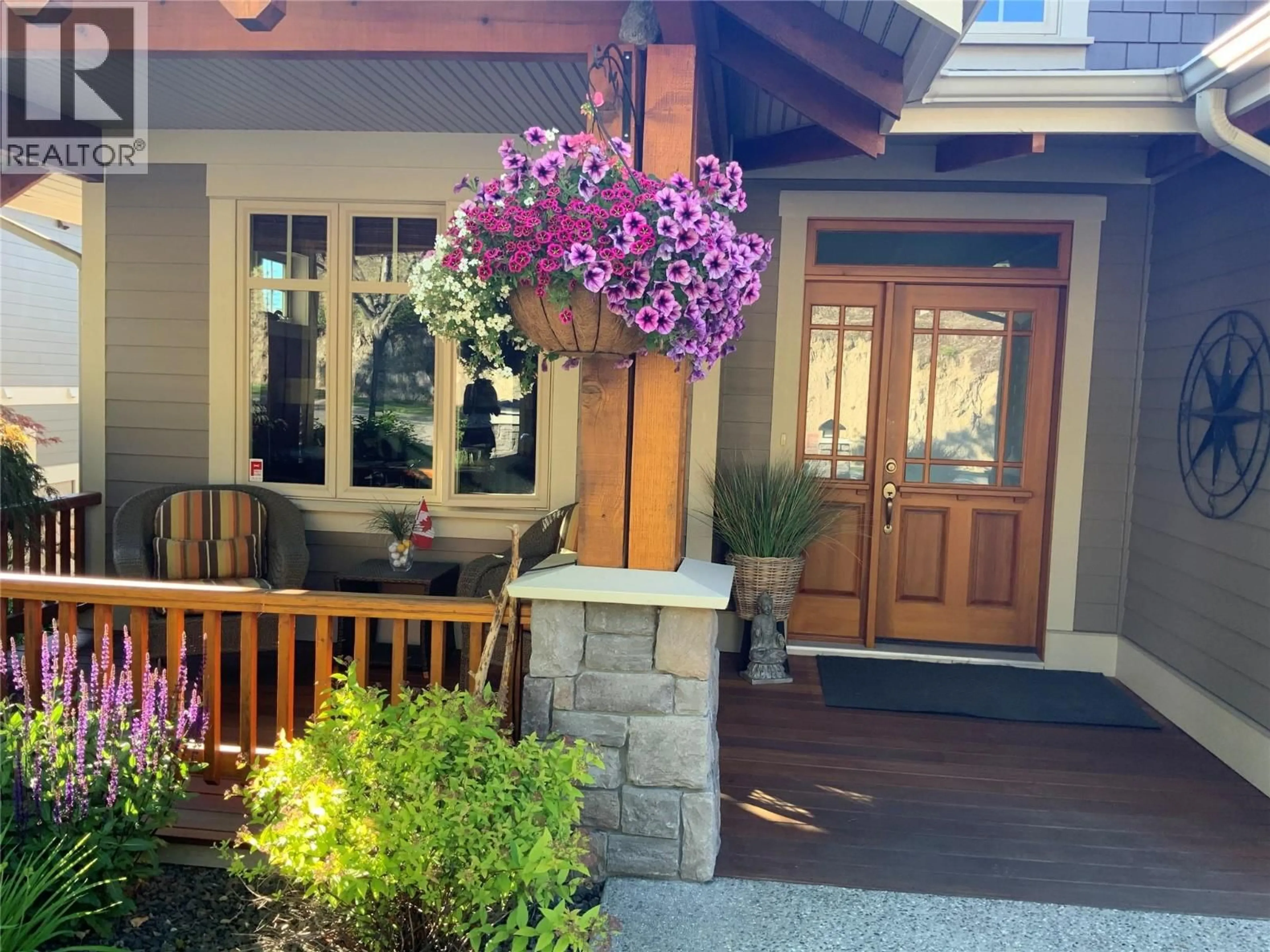 Indoor entryway for 314 DORMIE POINT, Vernon British Columbia V1H1Y6