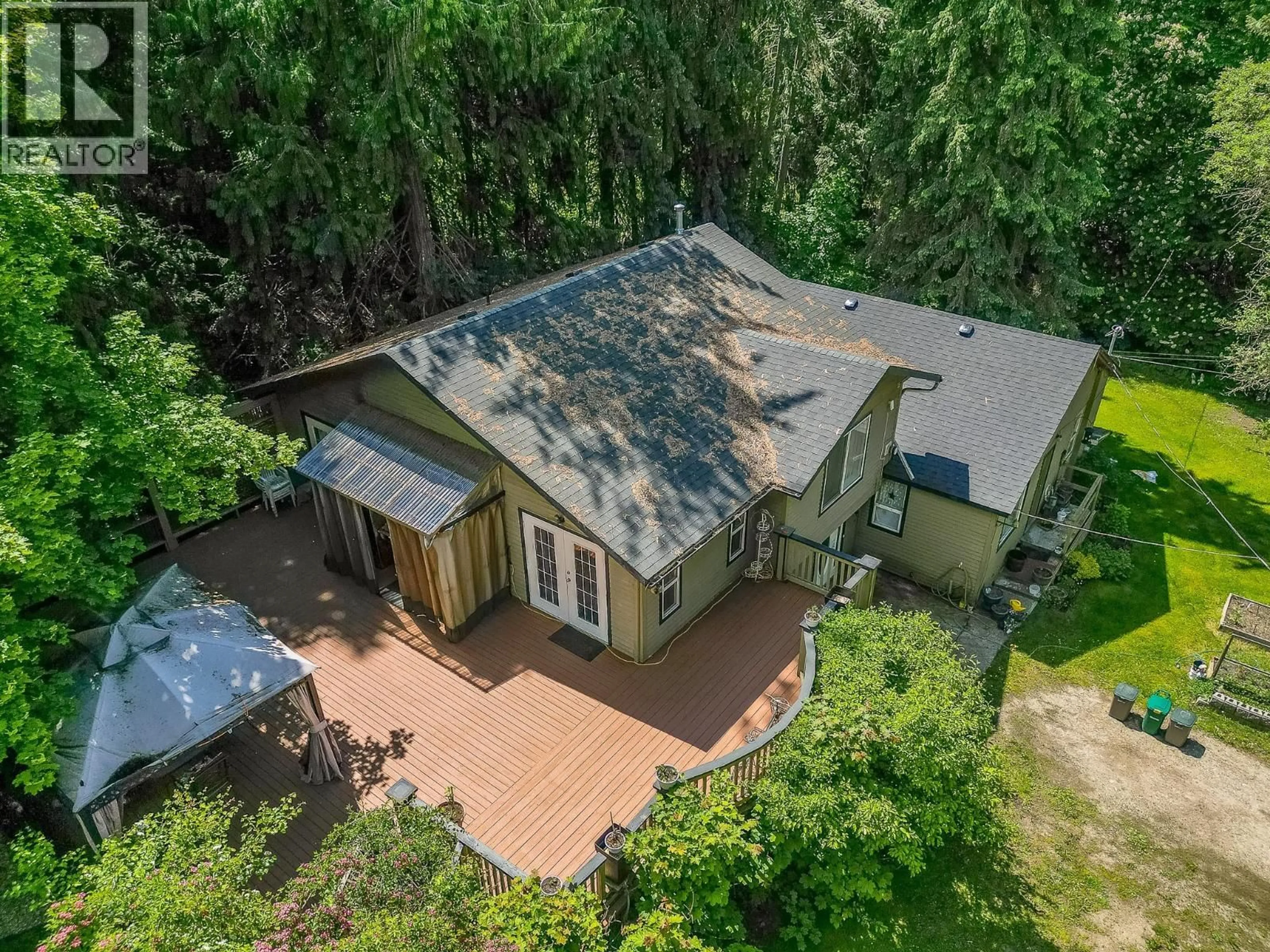 A pic from outside/outdoor area/front of a property/back of a property/a pic from drone, building for 4850 FOOTHILL ROAD SOUTHWEST, Salmon Arm British Columbia V1E3C2