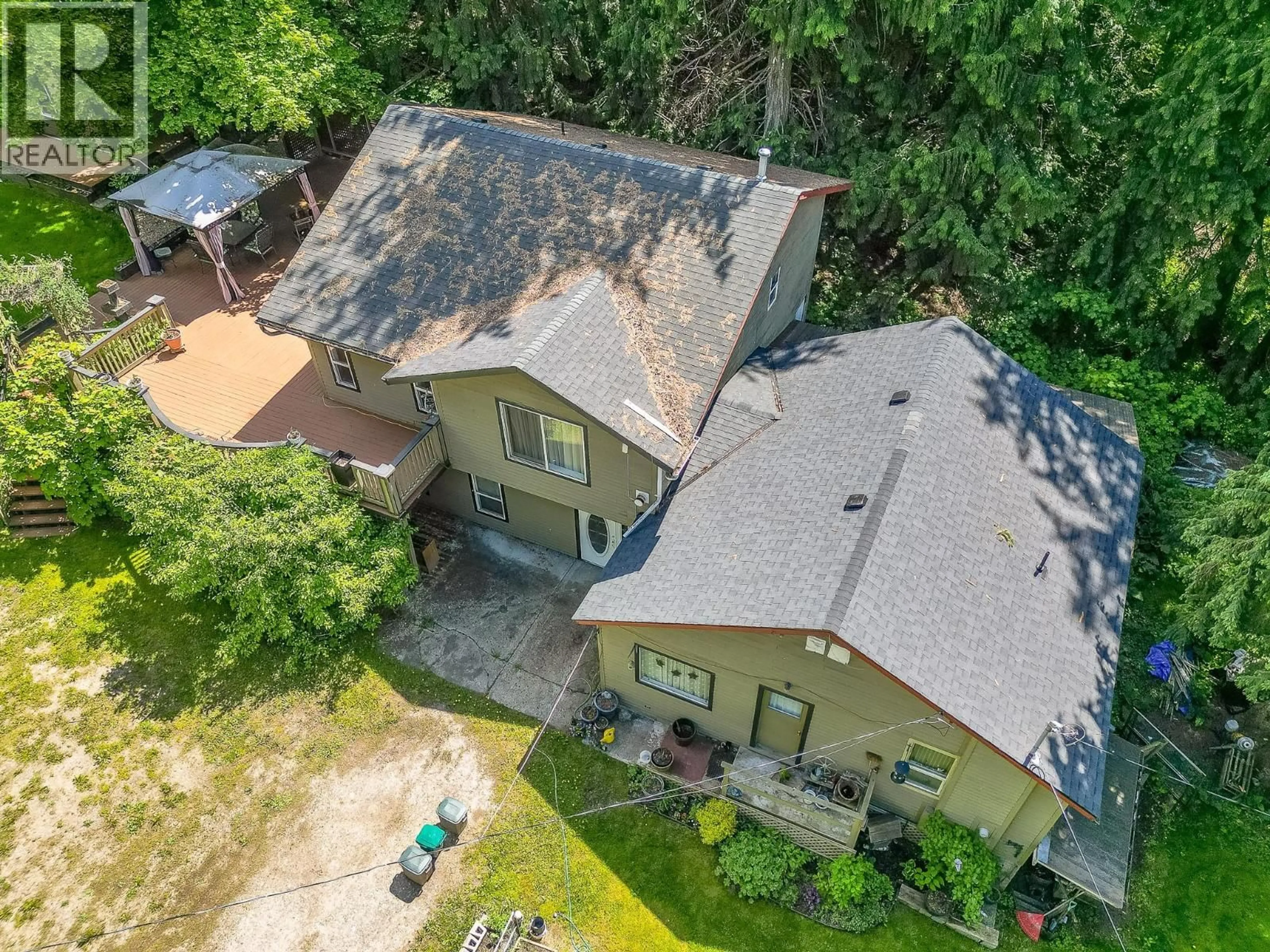 A pic from outside/outdoor area/front of a property/back of a property/a pic from drone, unknown for 4850 FOOTHILL ROAD SOUTHWEST, Salmon Arm British Columbia V1E3C2