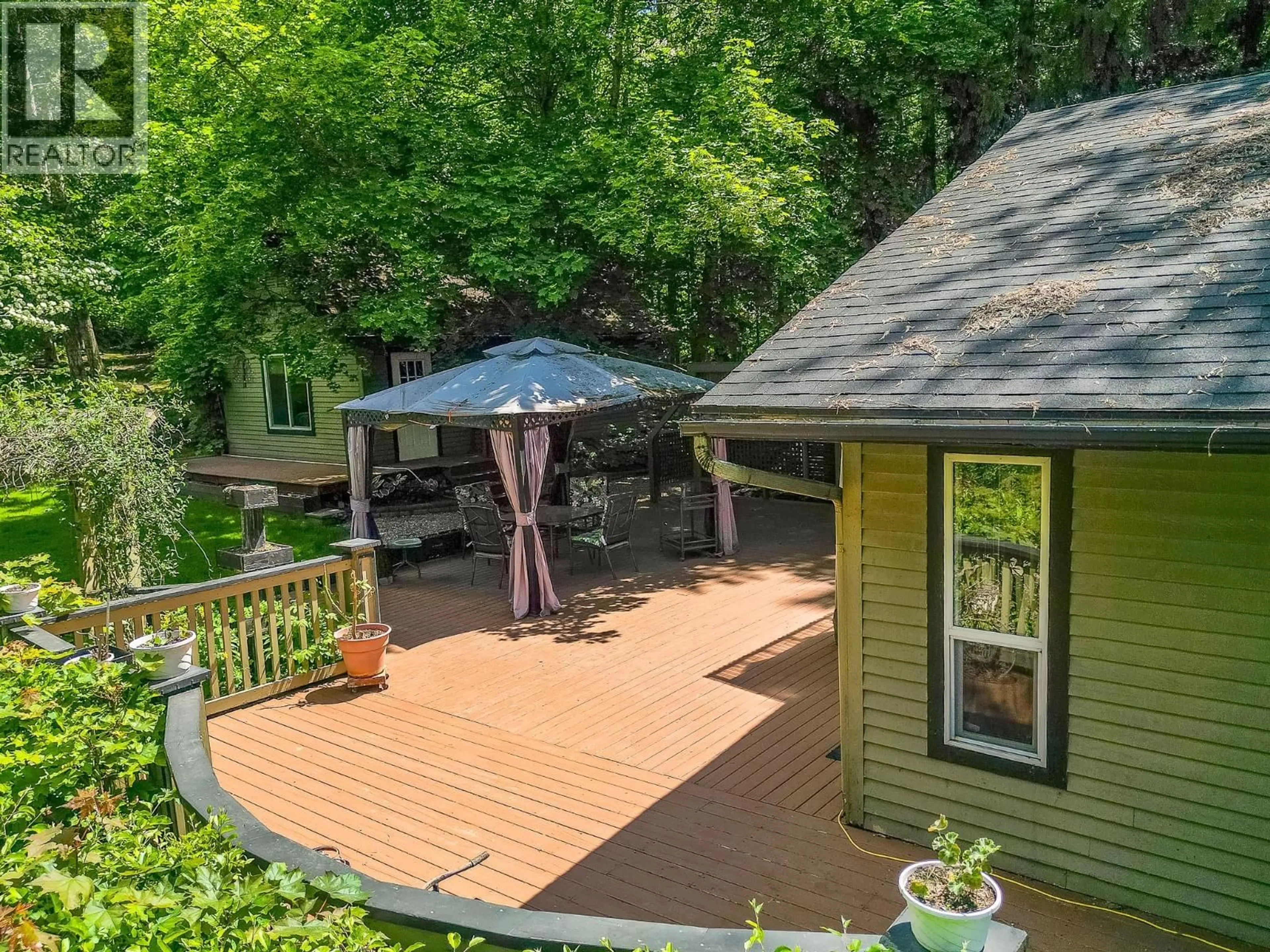 A pic from outside/outdoor area/front of a property/back of a property/a pic from drone, unknown for 4850 FOOTHILL ROAD SOUTHWEST, Salmon Arm British Columbia V1E3C2