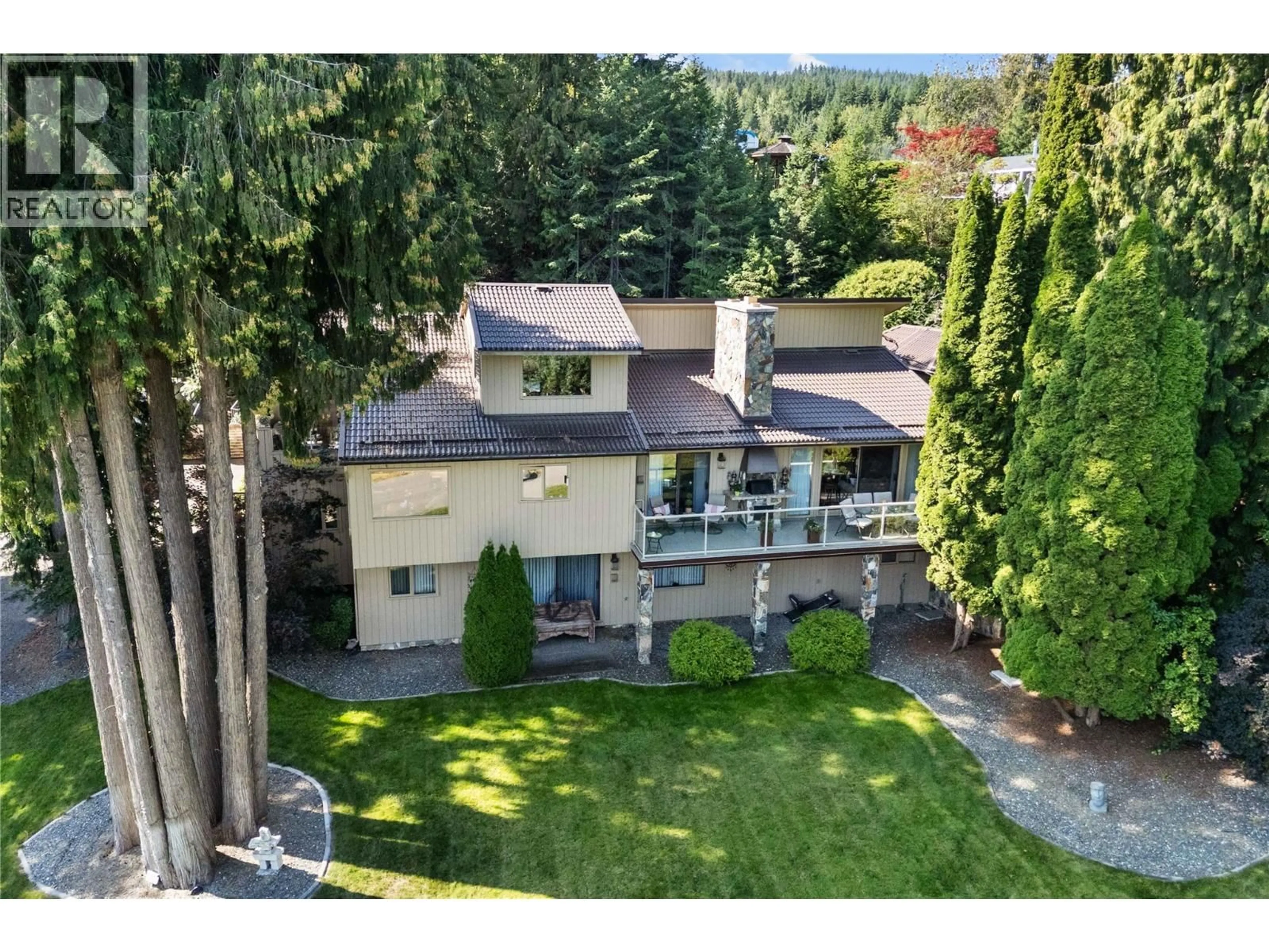 A pic from outside/outdoor area/front of a property/back of a property/a pic from drone, mountain view for 2308 TA LANA TRAIL, Blind Bay British Columbia V0E2W2