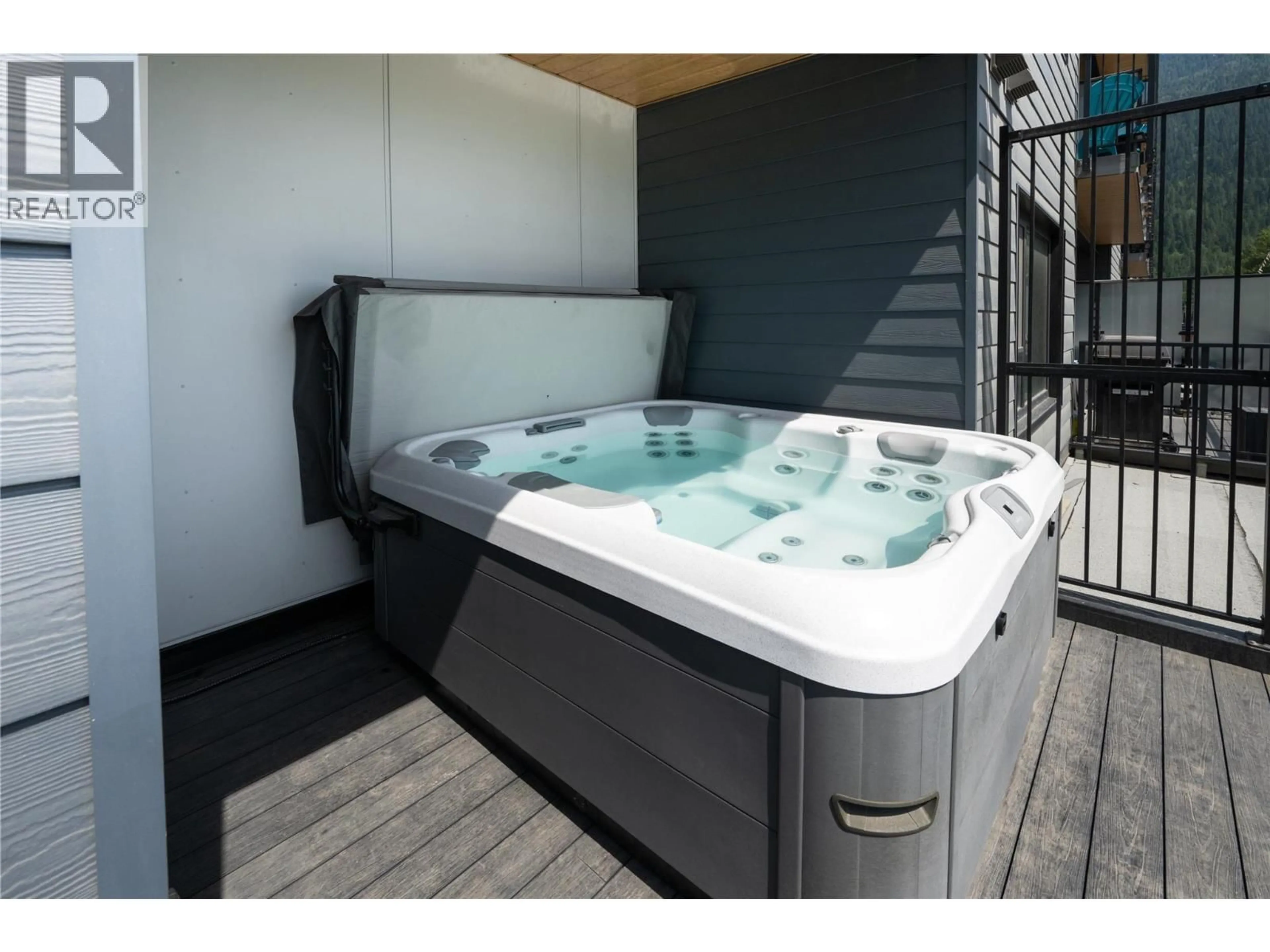 Contemporary bathroom, unknown for 2213 - 1701 COURSIER AVENUE, Revelstoke British Columbia V0E2S1