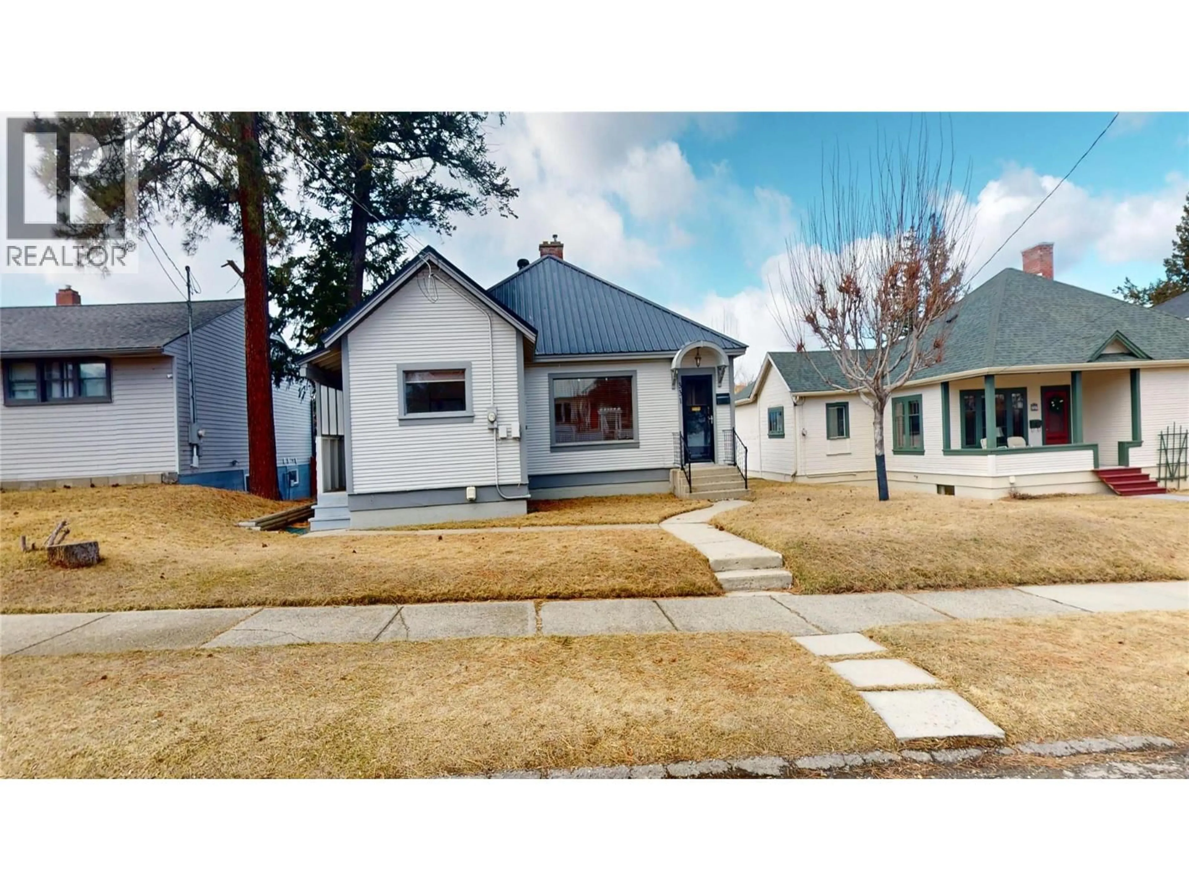 A pic from outside/outdoor area/front of a property/back of a property/a pic from drone, street for 331 10TH AVENUE SOUTH, Cranbrook British Columbia V1C2N5