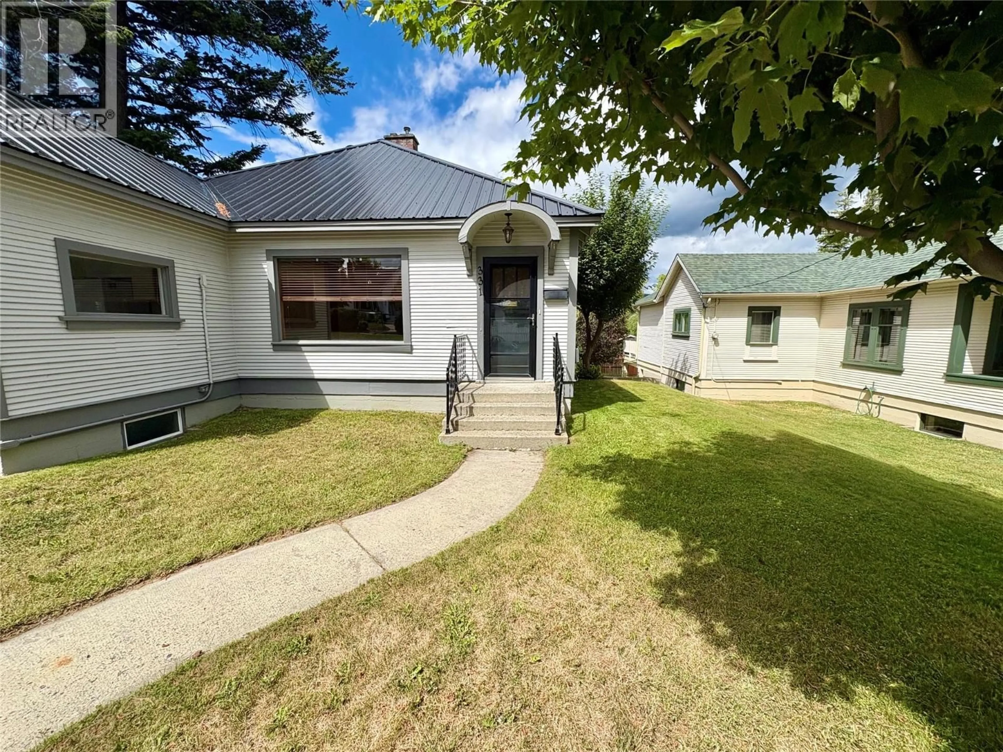 A pic from outside/outdoor area/front of a property/back of a property/a pic from drone, street for 331 10TH AVENUE SOUTH, Cranbrook British Columbia V1C2N5