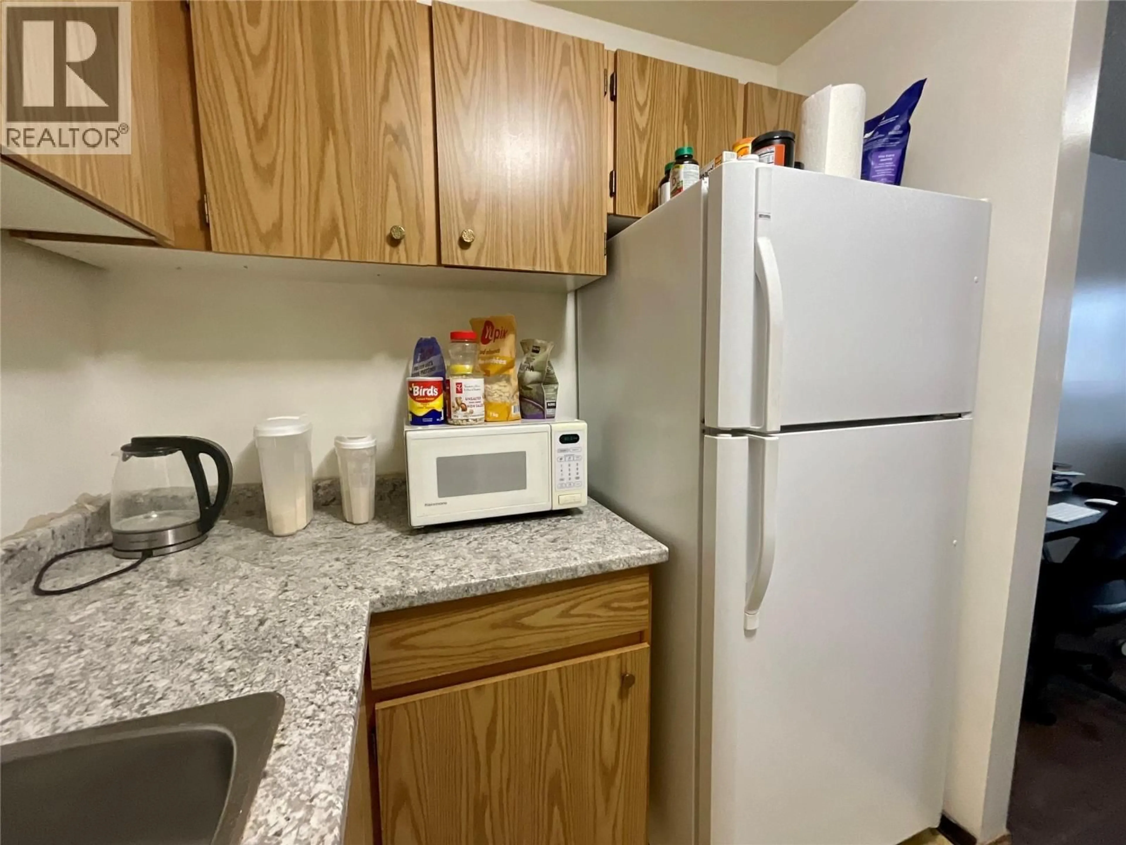 Standard kitchen, unknown for 204 - 185 CHAMBERLAIN CRESCENT, Tumbler Ridge British Columbia V0C2W0