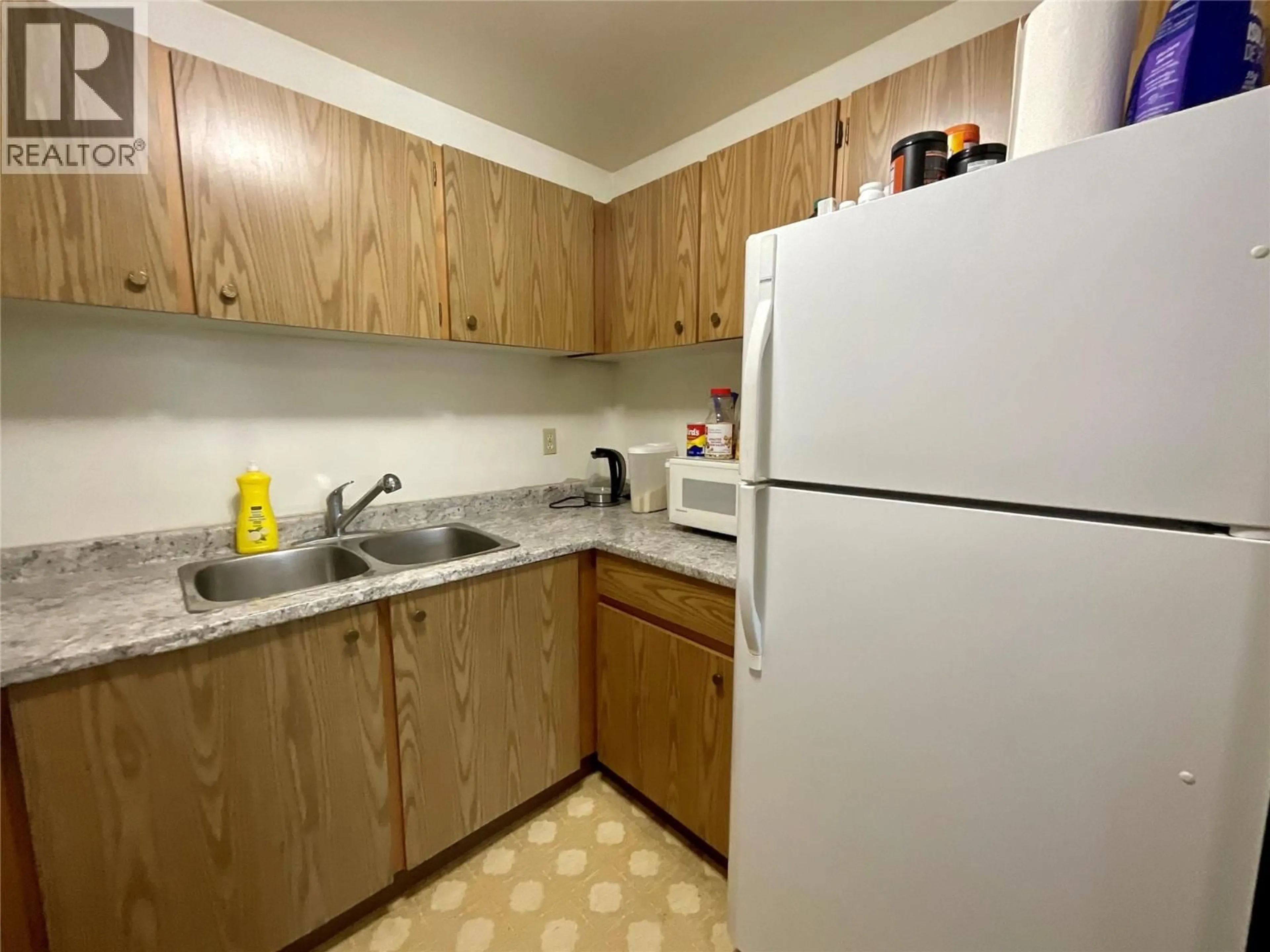 Standard kitchen, unknown for 204 - 185 CHAMBERLAIN CRESCENT, Tumbler Ridge British Columbia V0C2W0