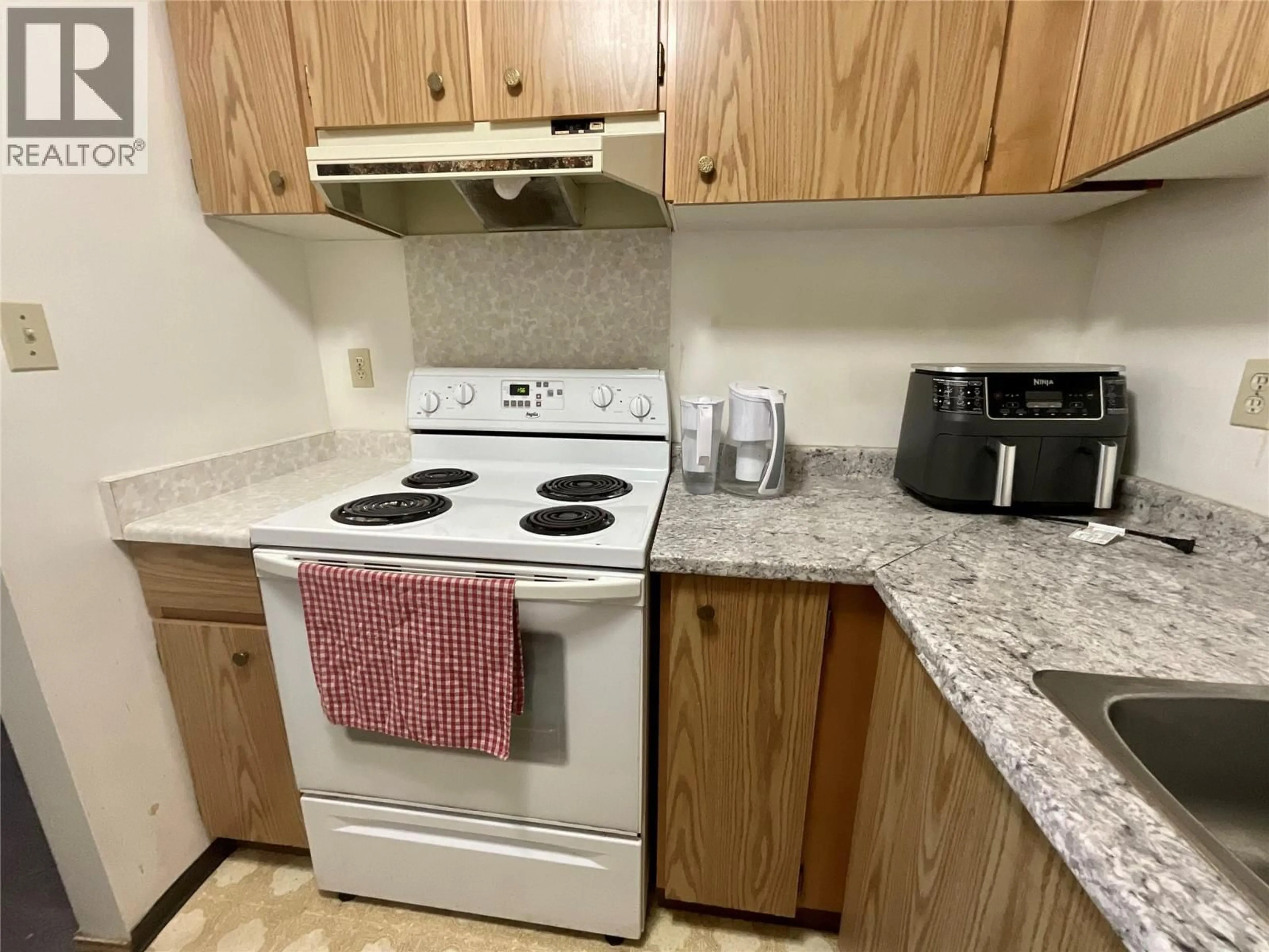 Standard kitchen, unknown for 204 - 185 CHAMBERLAIN CRESCENT, Tumbler Ridge British Columbia V0C2W0