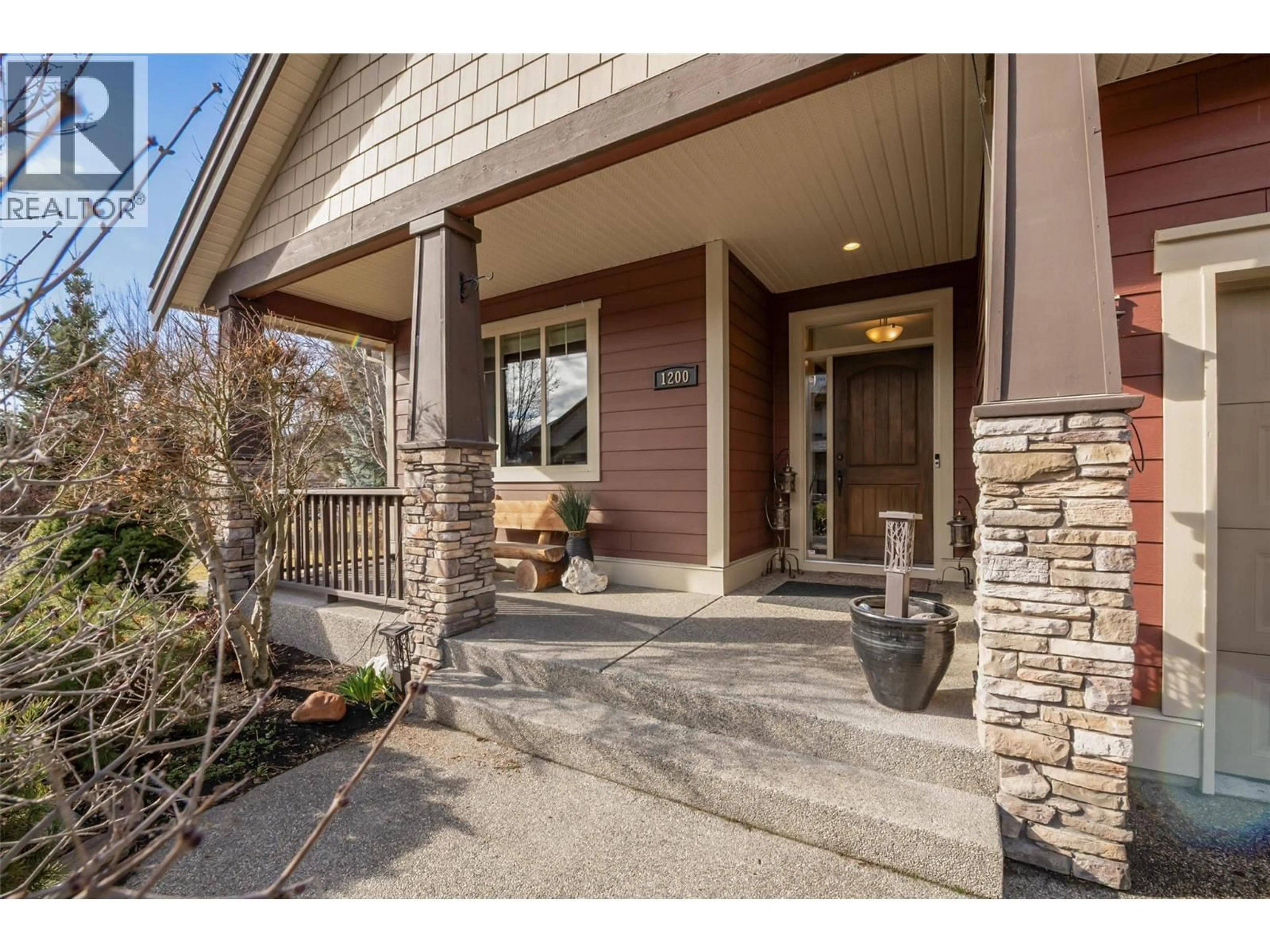 Indoor entryway for 1200 LONG RIDGE DRIVE, Kelowna British Columbia V1V2W9