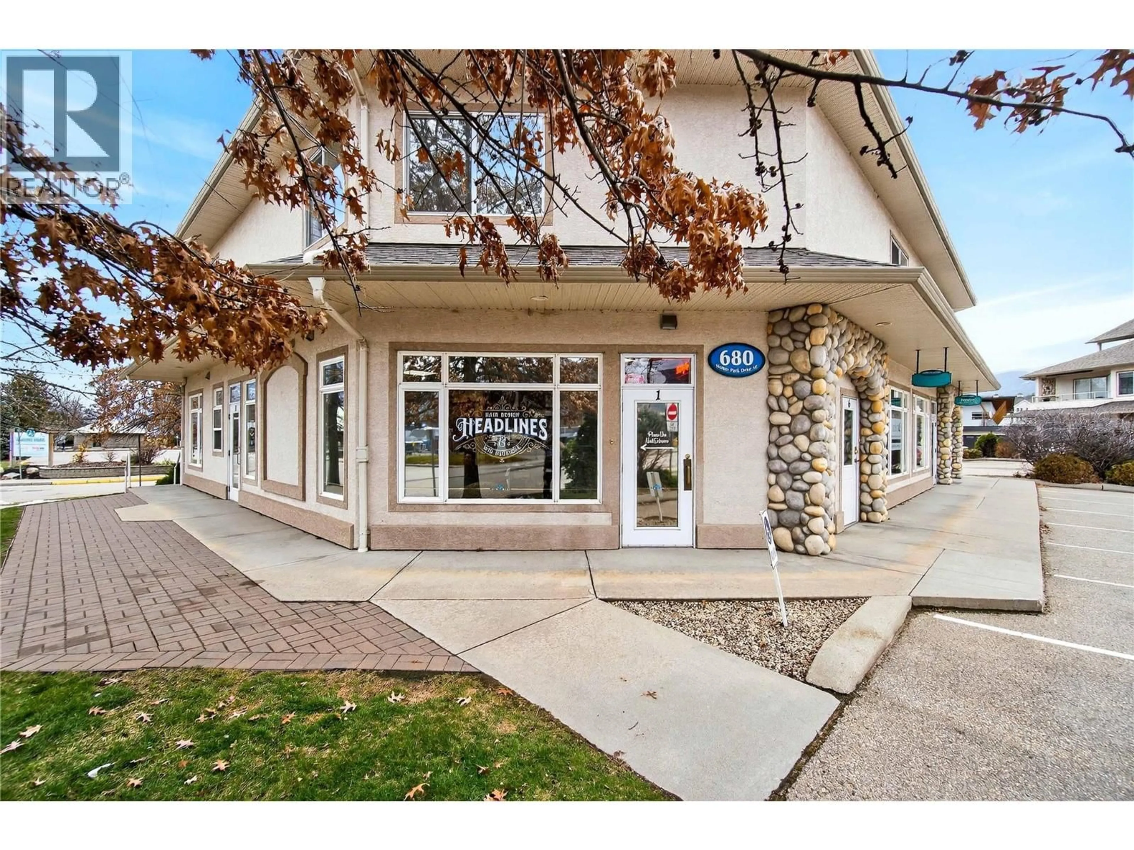 Indoor foyer for 1 - 680 MARINE PARK DRIVE, Salmon Arm British Columbia V1E3L4