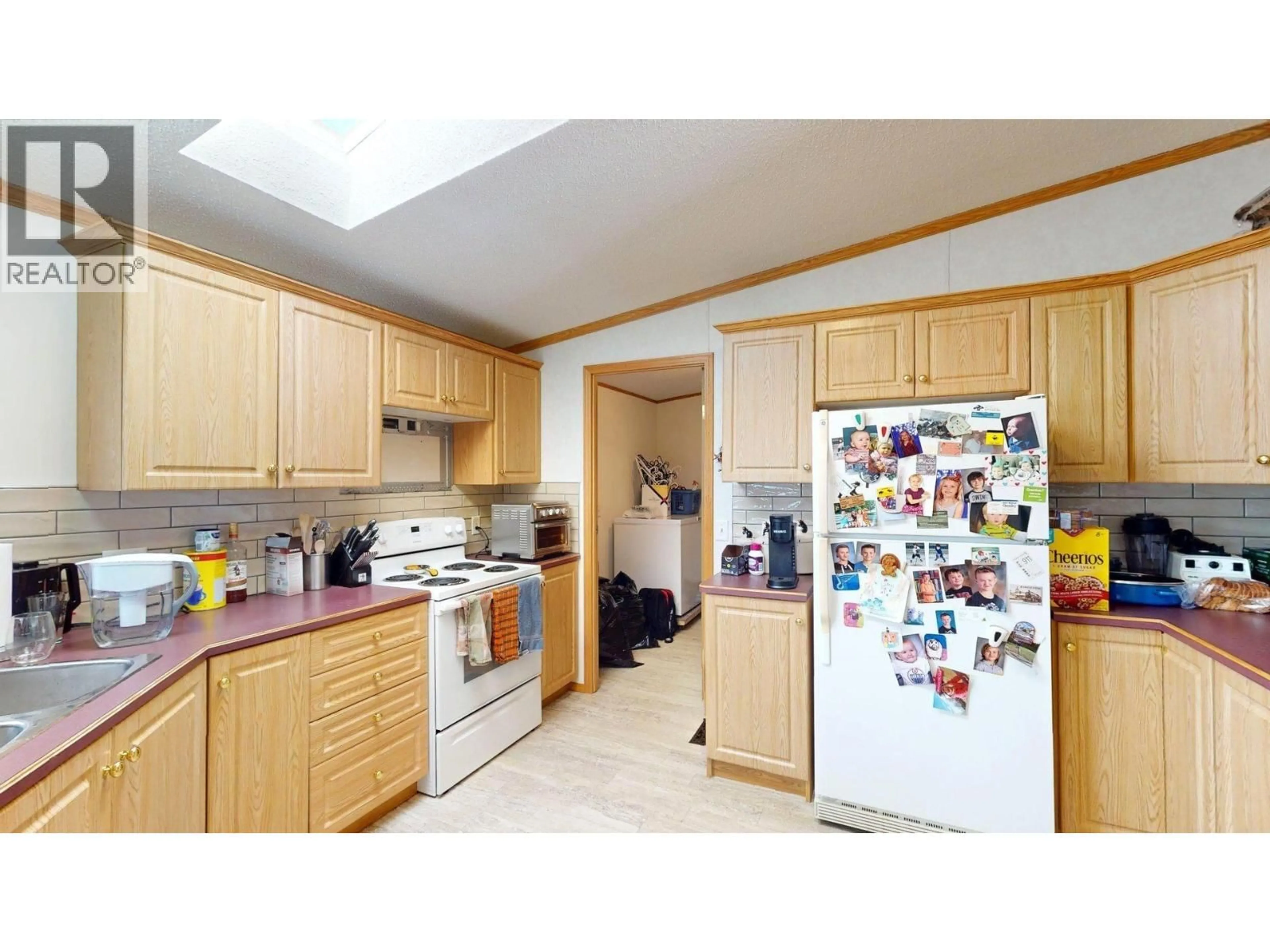 Standard kitchen, unknown for 17 DEERBORNE DRIVE, Elkford British Columbia V0B1H0