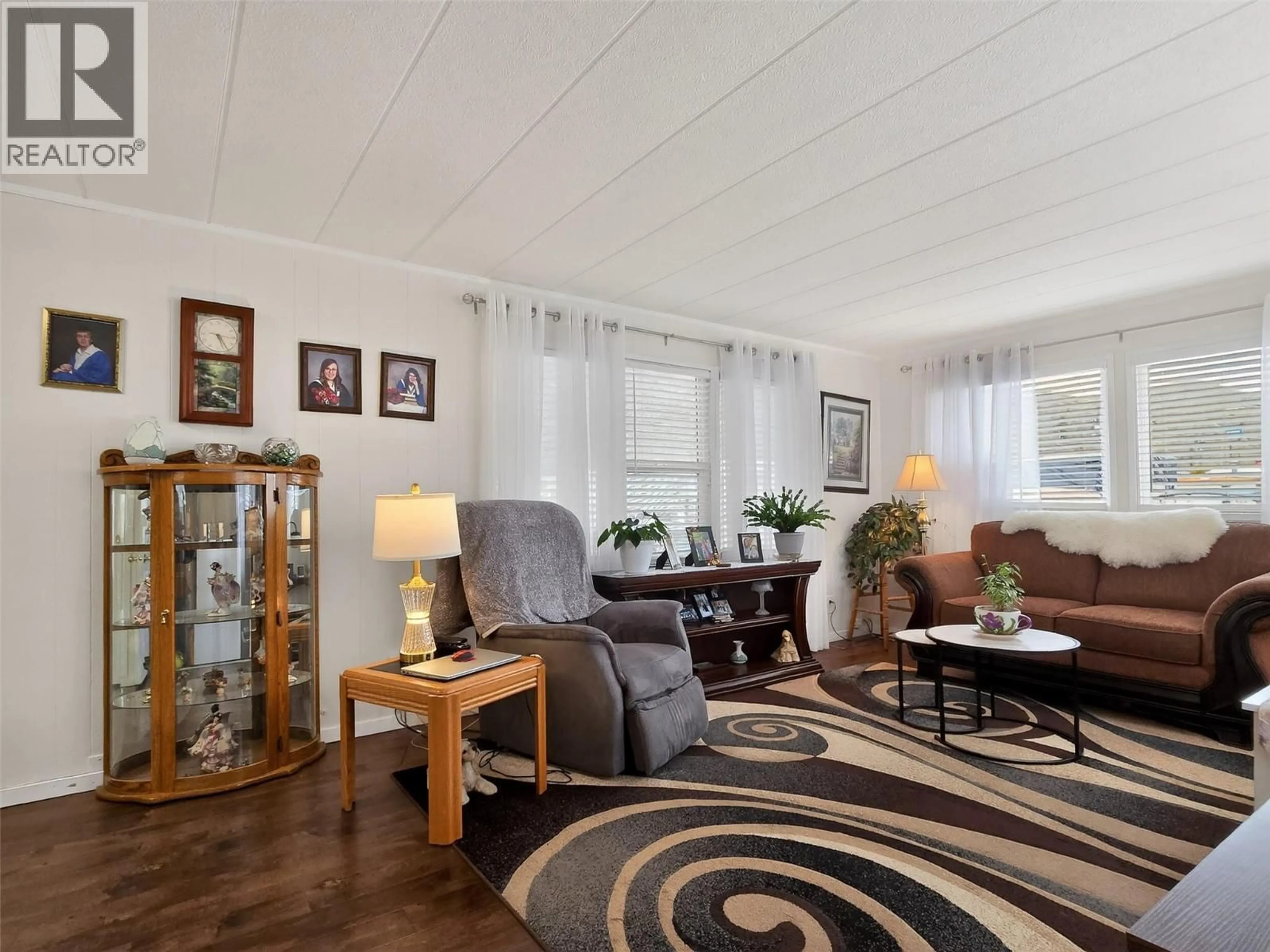 Living room with furniture, wood/laminate floor for 34 - 701 TRANS CANADA HIGHWAY, Cache Creek British Columbia V0K1H0