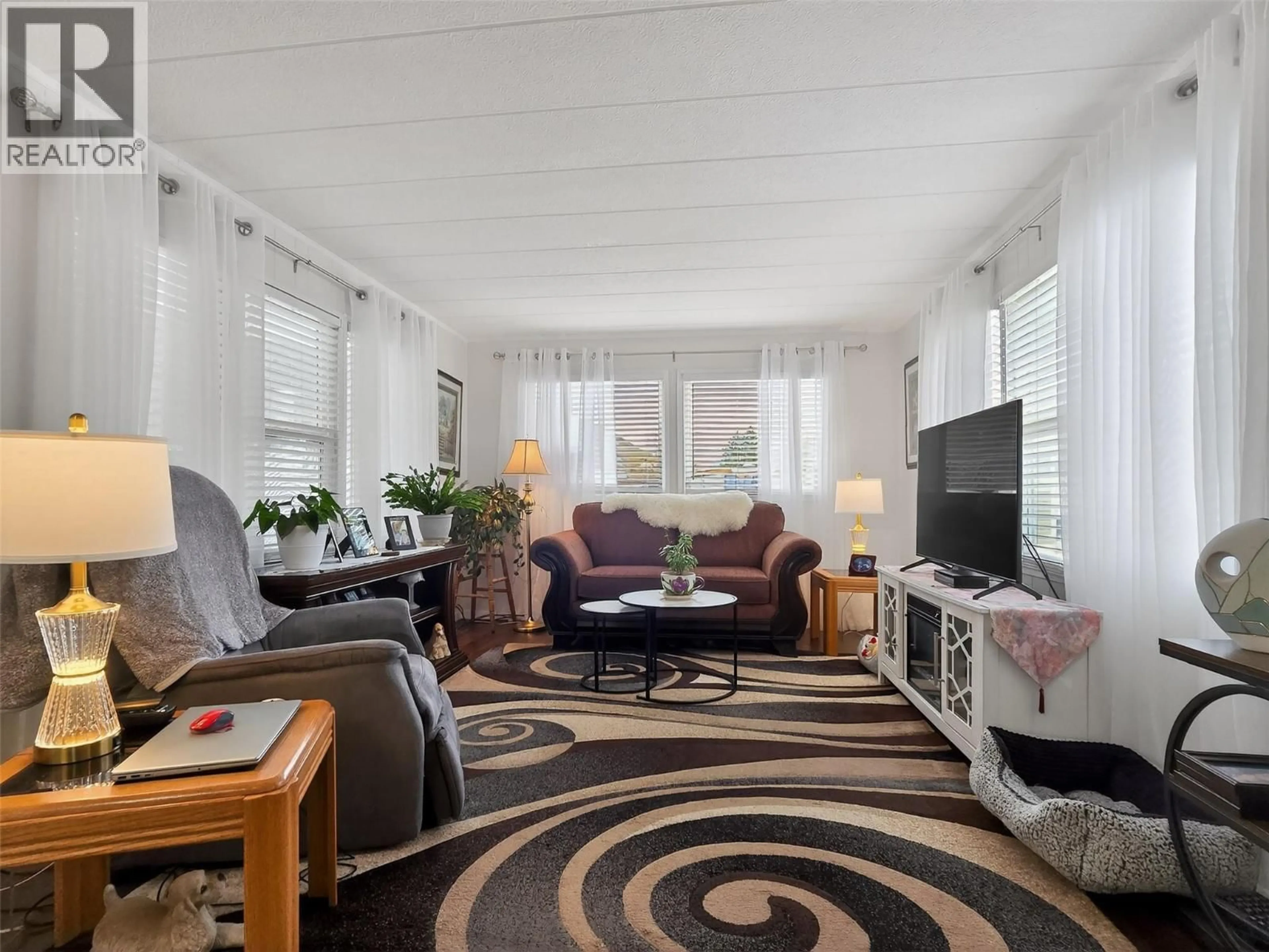 Living room with furniture, carpet floor for 34 - 701 TRANS CANADA HIGHWAY, Cache Creek British Columbia V0K1H0