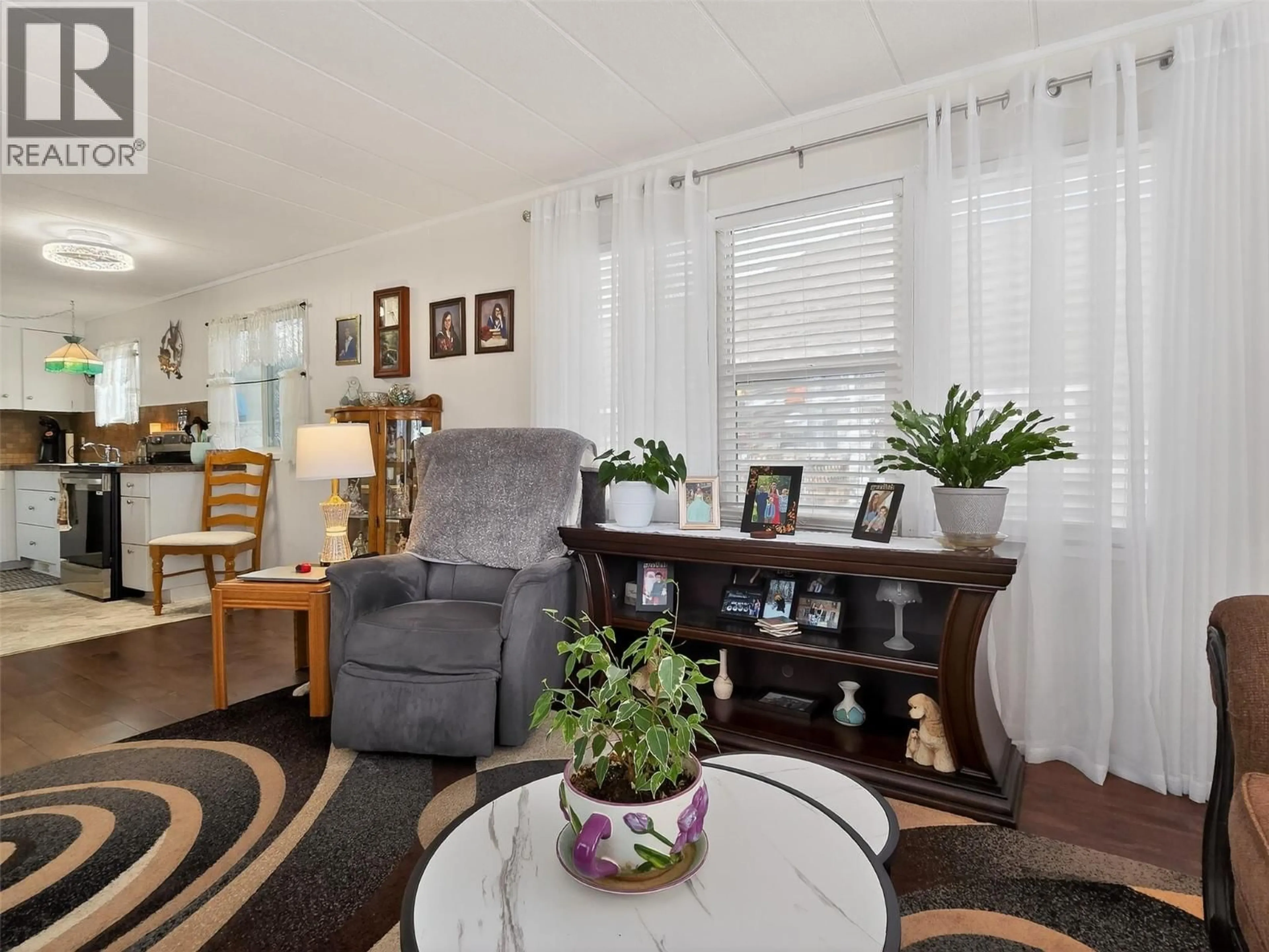 Living room with furniture, wood/laminate floor for 34 - 701 TRANS CANADA HIGHWAY, Cache Creek British Columbia V0K1H0