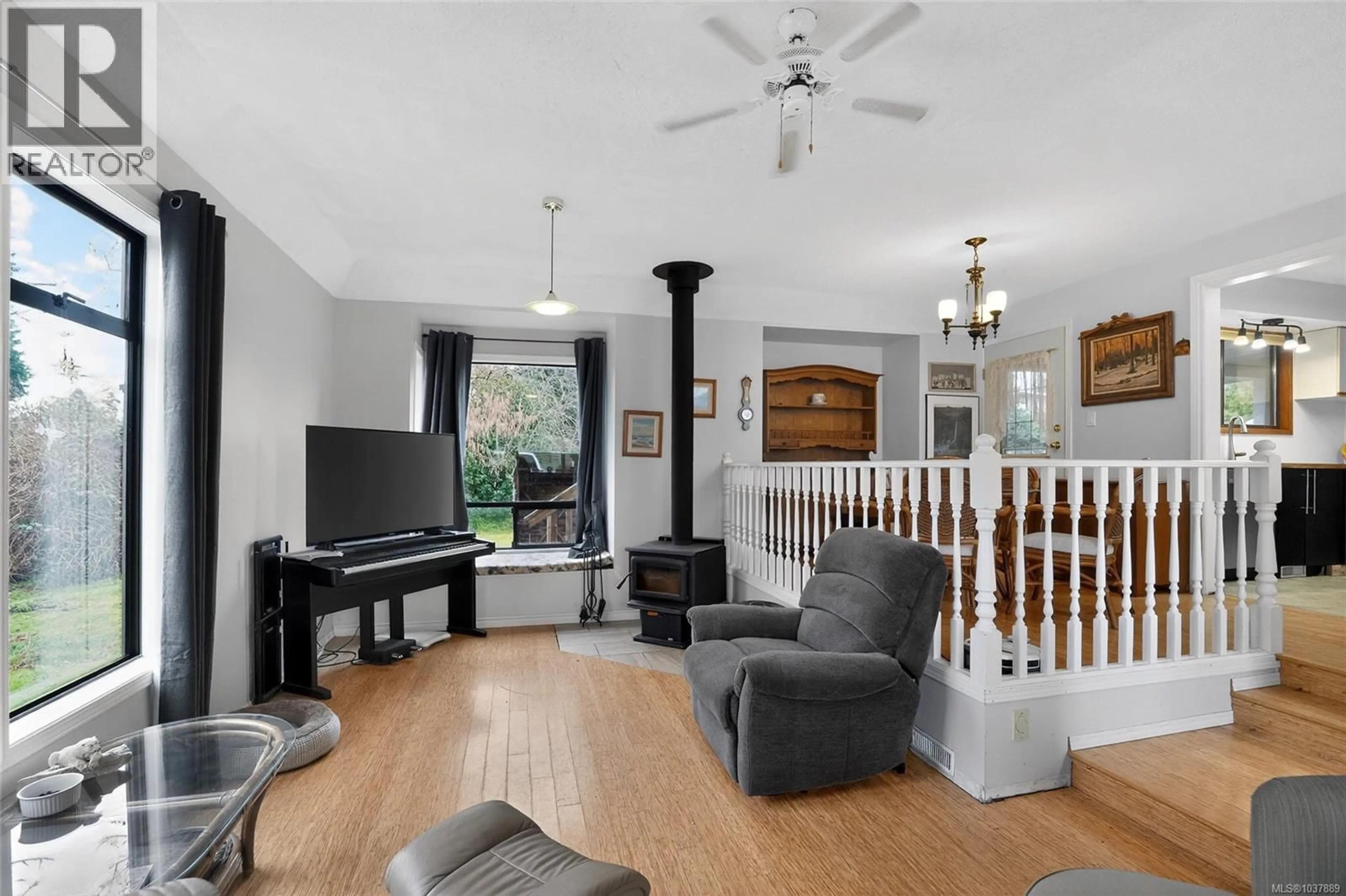 Living room with furniture, unknown for 10875 GRANDVIEW ROAD, Saltair British Columbia V0R2E0