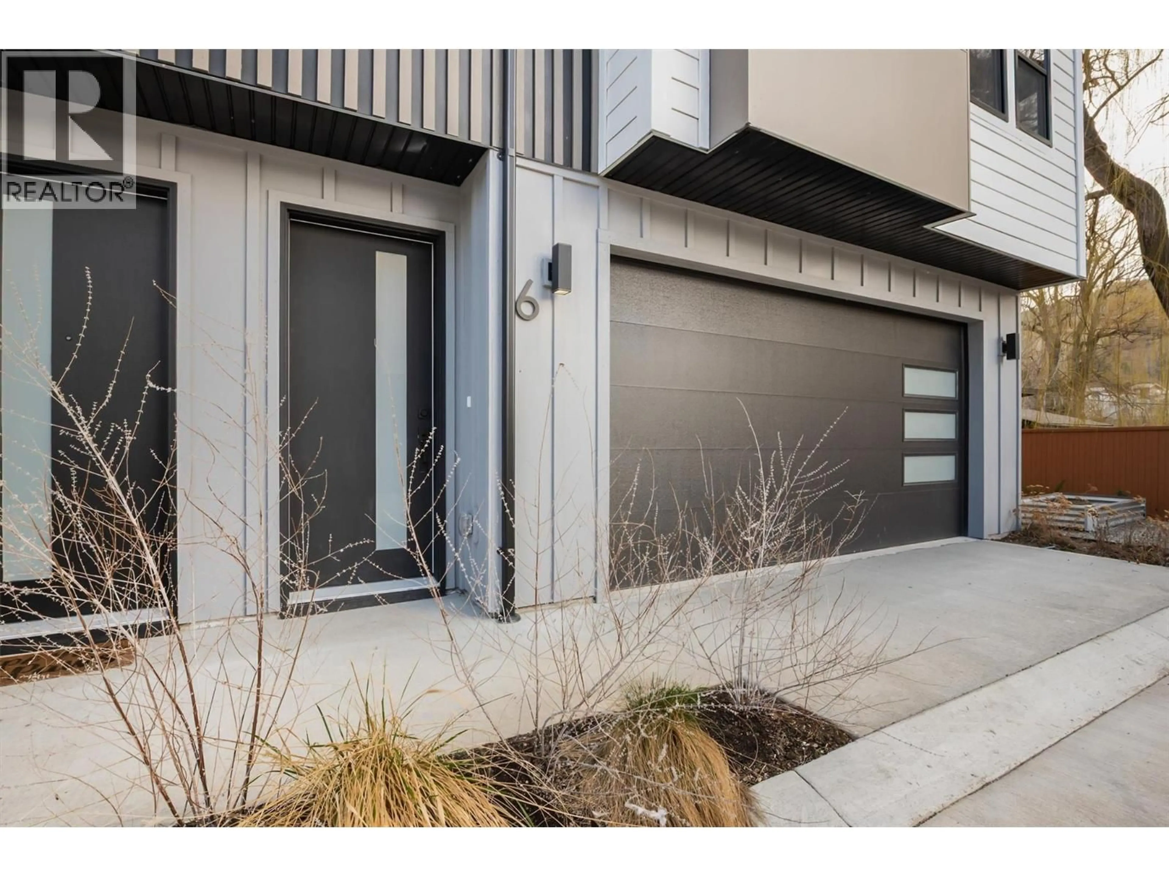 Indoor entryway for 6 - 3590 REDECOPP ROAD, Lake Country British Columbia V4V1X5