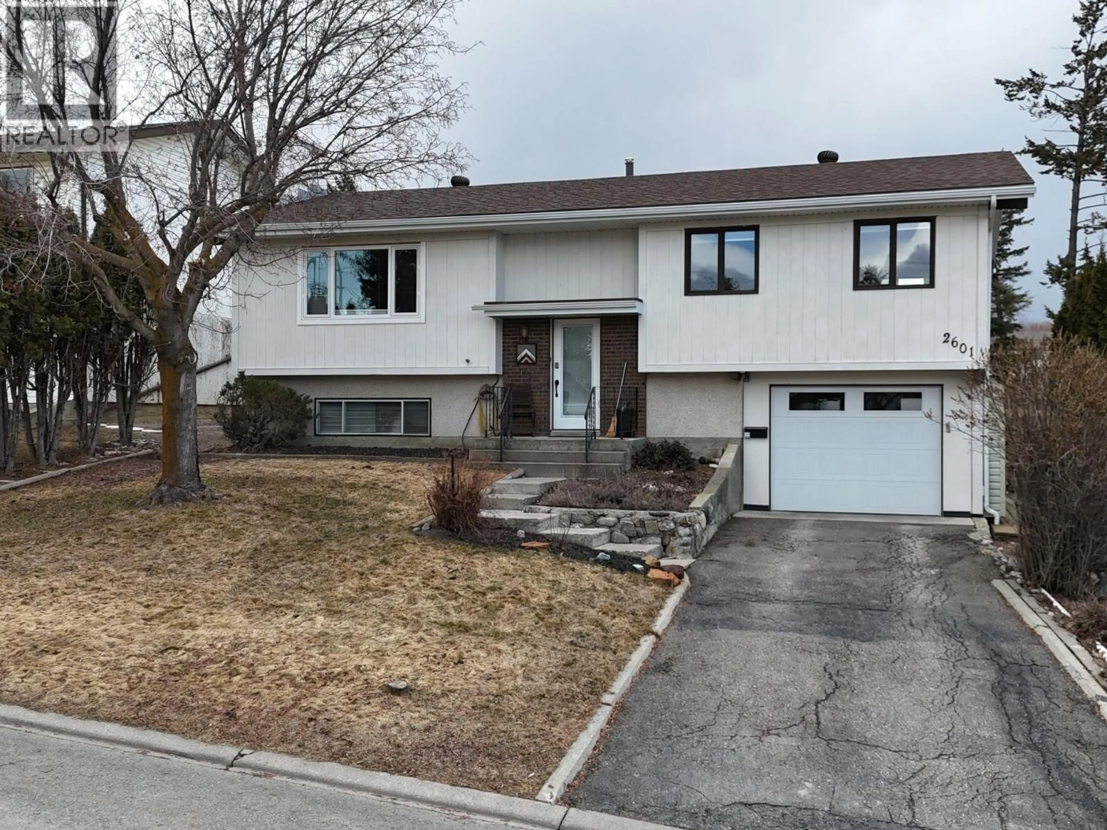 Home with vinyl exterior material, street for 2601 3A STREET SOUTH, Cranbrook British Columbia V1C4V8