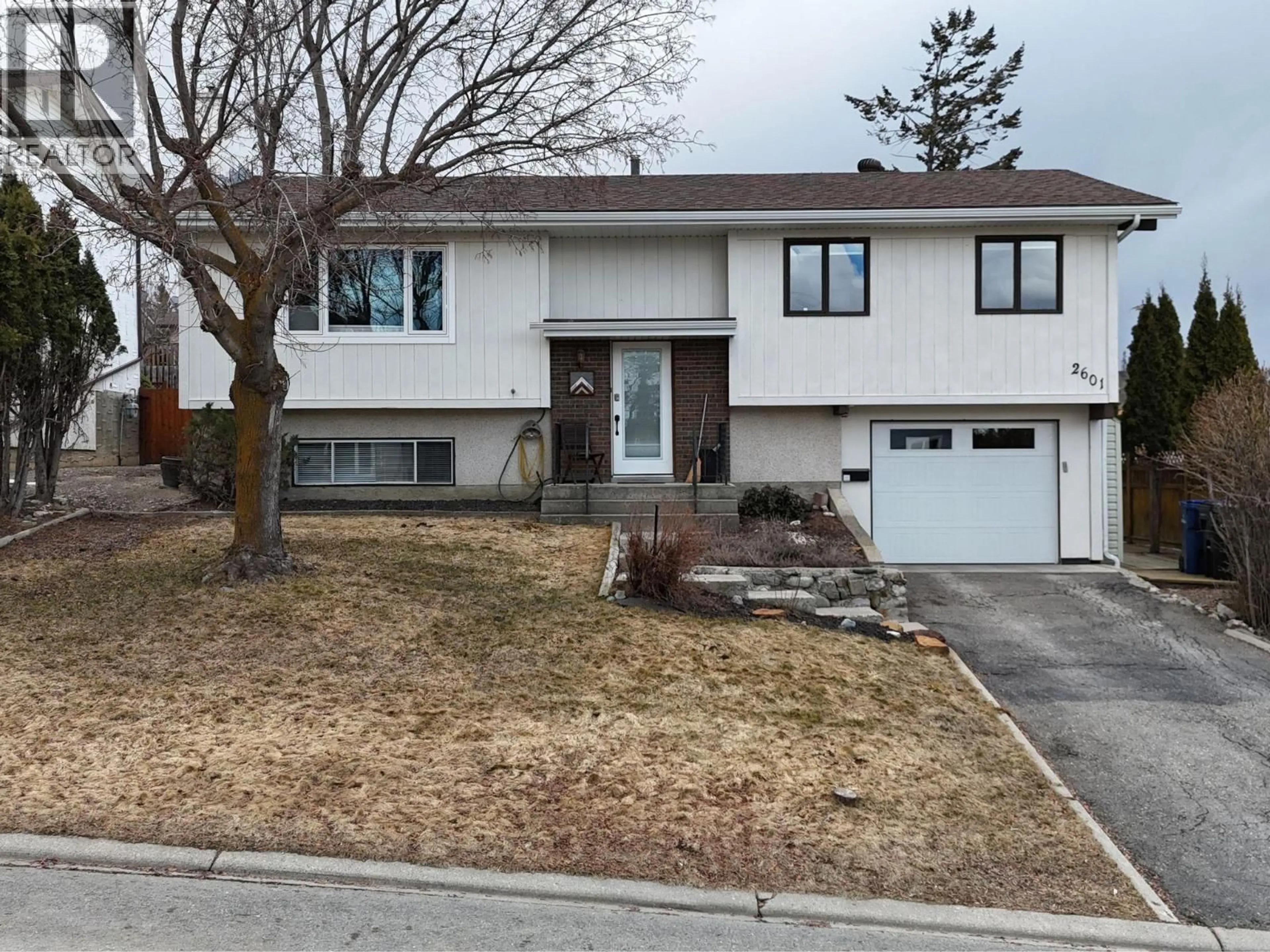 Home with vinyl exterior material, street for 2601 3A STREET SOUTH, Cranbrook British Columbia V1C4V8