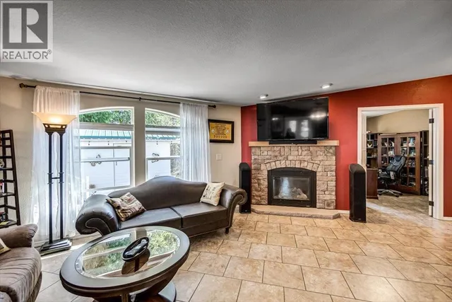 1601 BEECH ROAD, Christina Lake 4