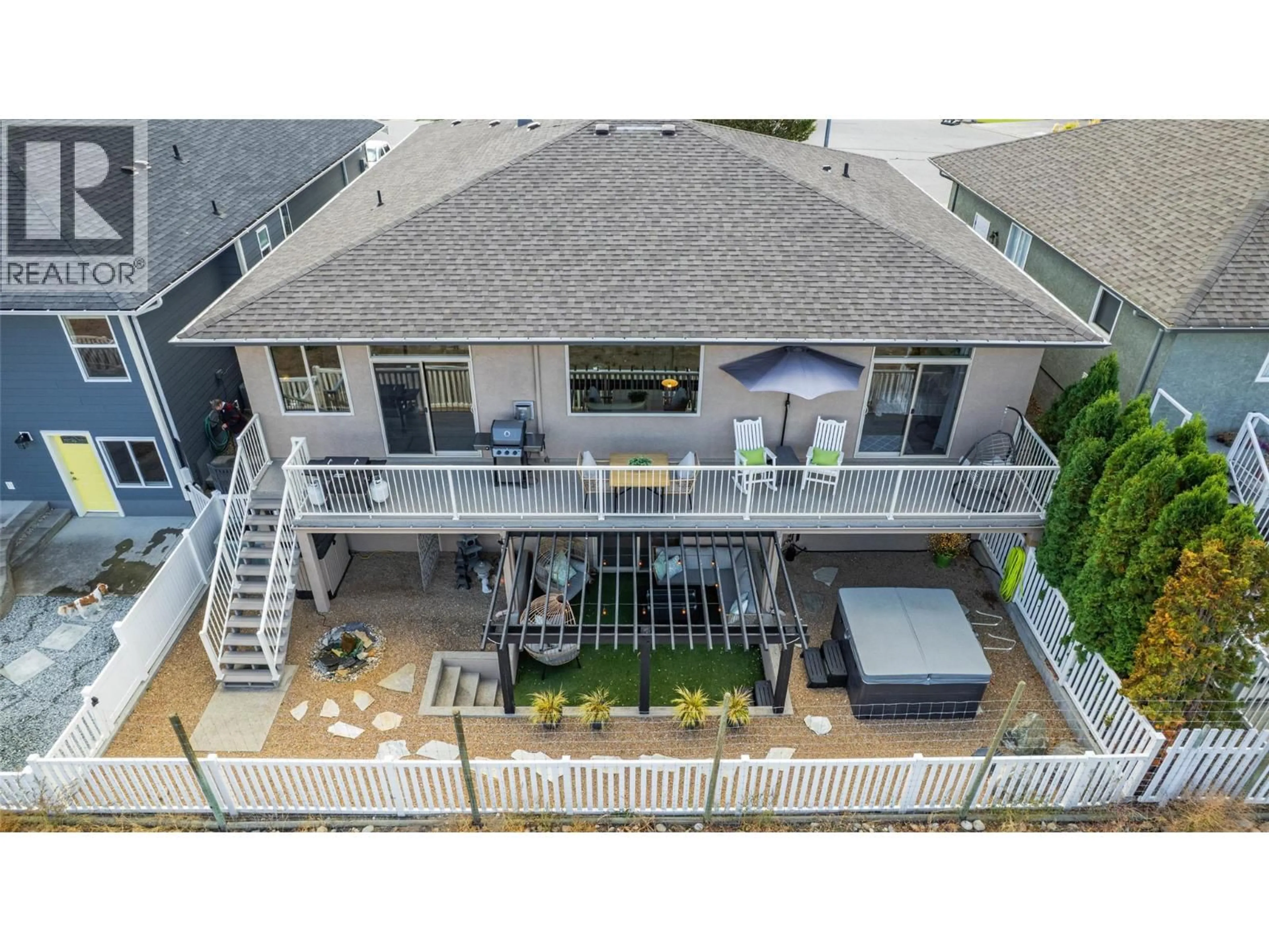 A pic from outside/outdoor area/front of a property/back of a property/a pic from drone, city buildings view from balcony for 6963 CHARDONNAY PLACE, Oliver British Columbia V0H1T4