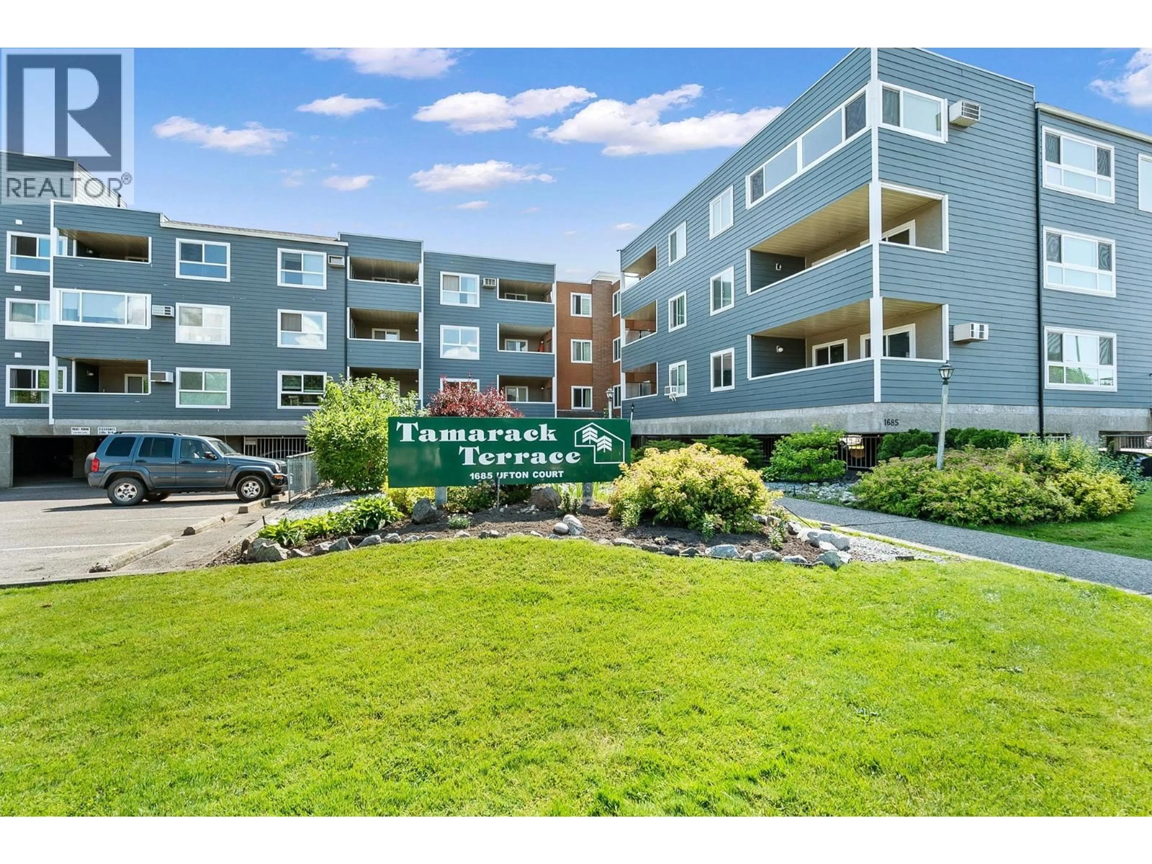 A pic from outside/outdoor area/front of a property/back of a property/a pic from drone, unknown for 310 - 1685 UFTON COURT, Kelowna British Columbia V1Y8G7