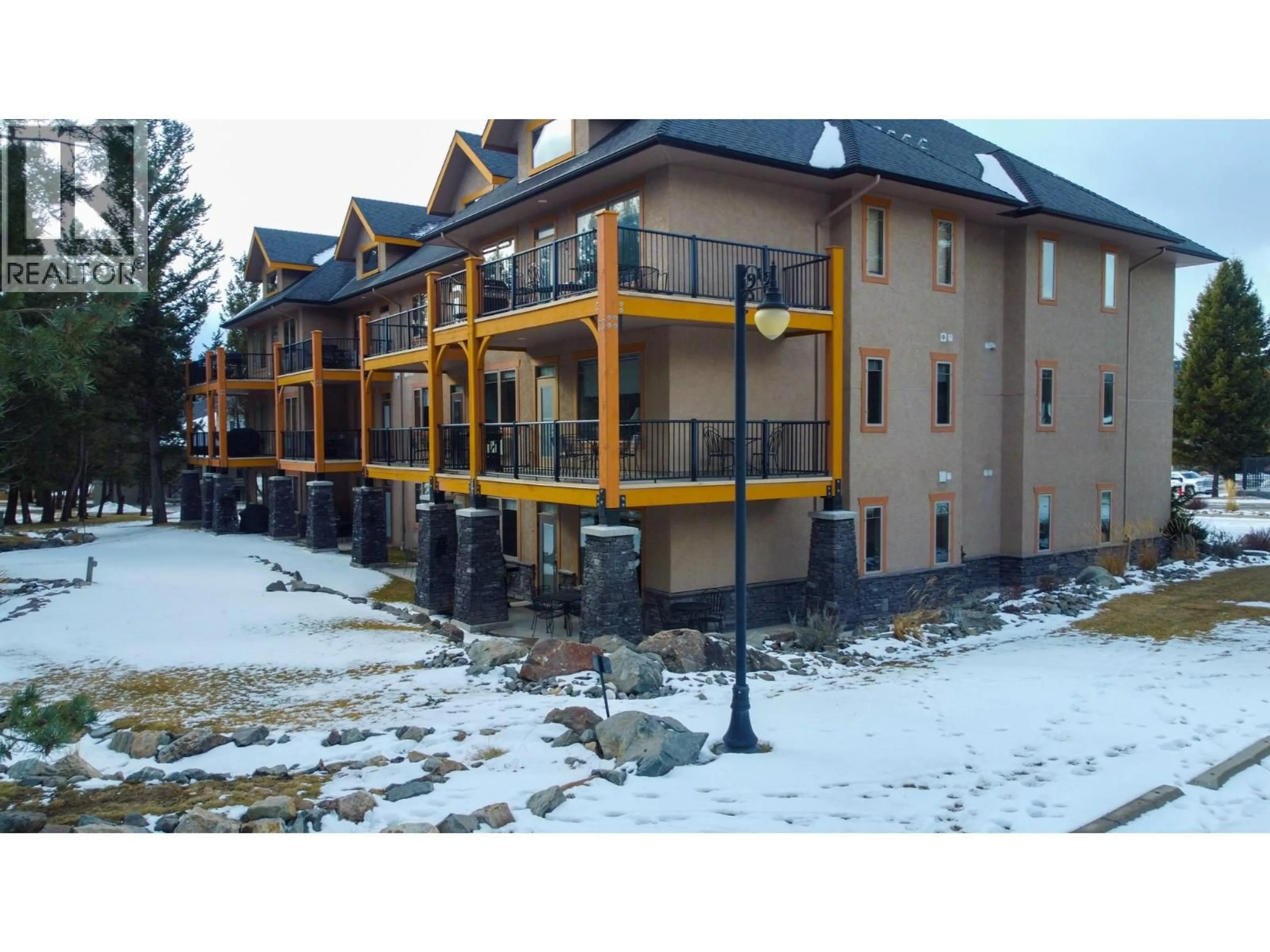 Patio, building for 311C - 300 BIGHORN BOULEVARD, Radium Hot Springs British Columbia V0A1M0