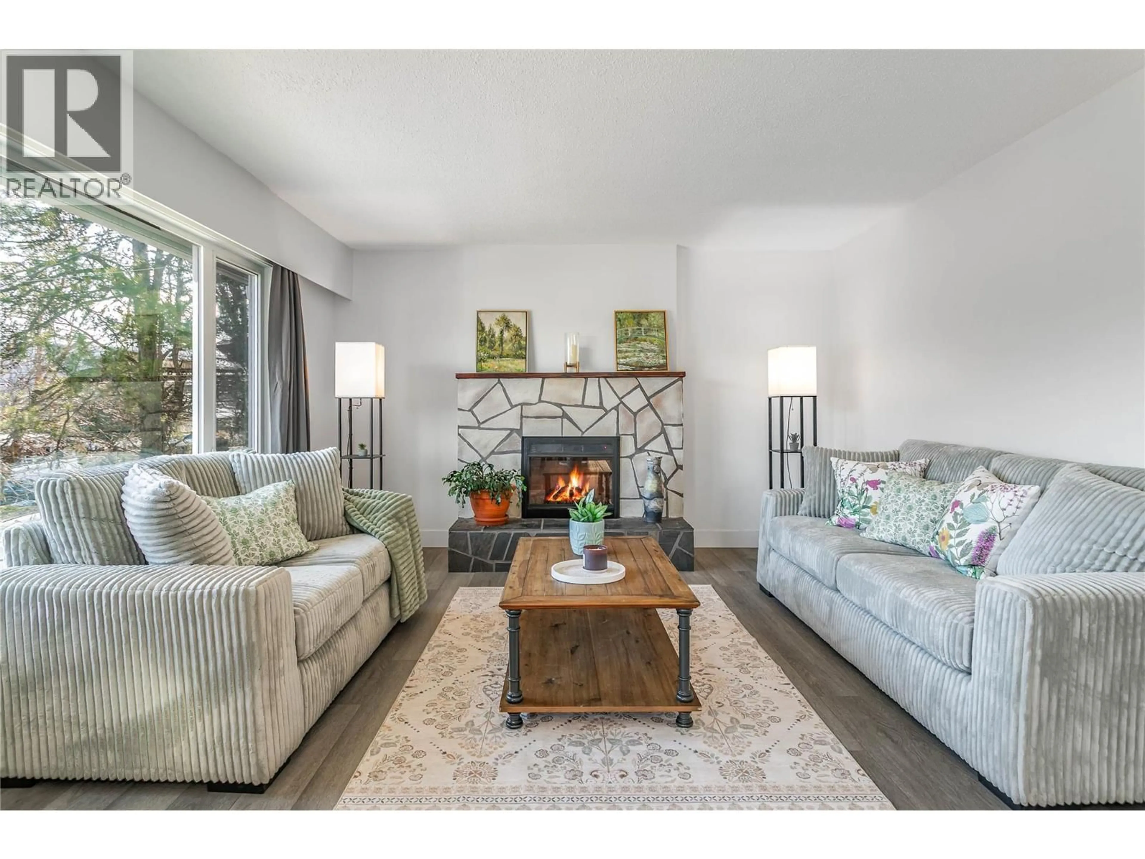 Living room with furniture, unknown for 2160 LYNRICK ROAD, Kelowna British Columbia V1P1G4