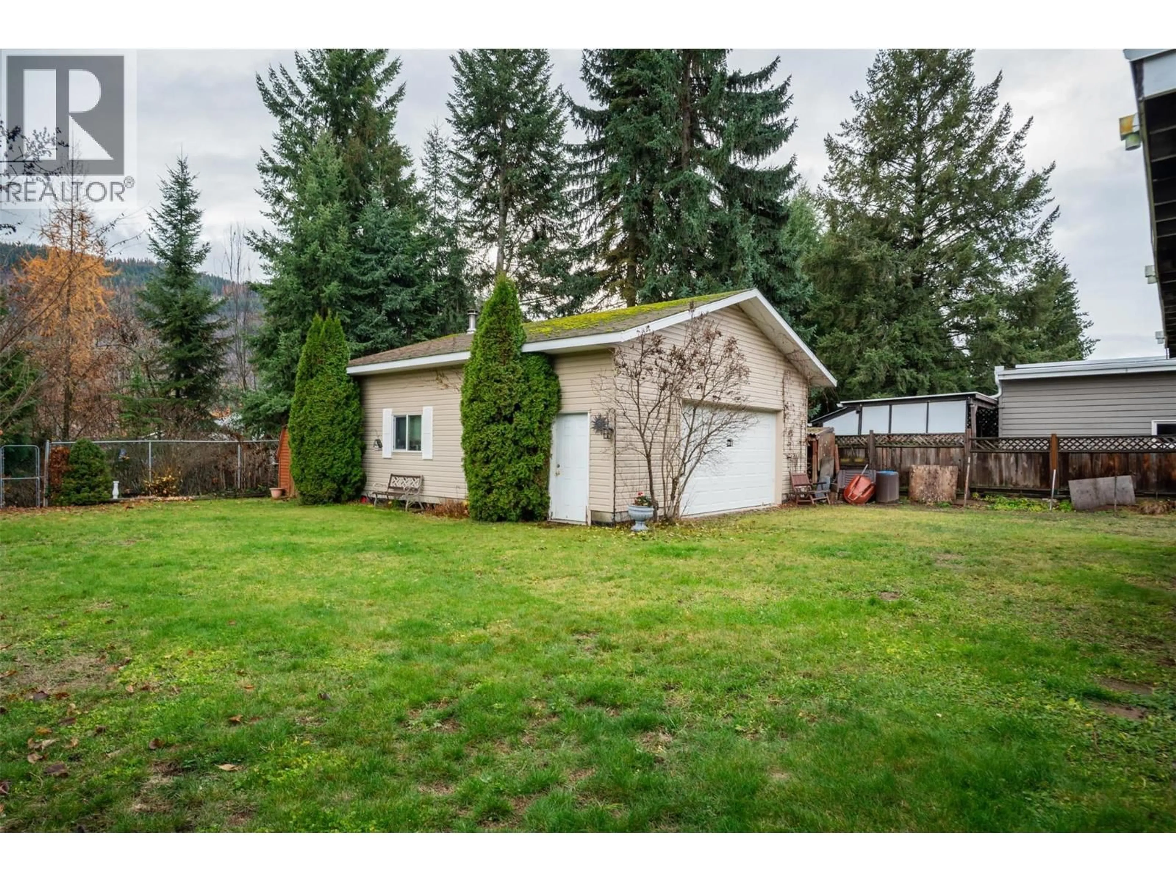 Shed for 895 9TH AVENUE, Montrose British Columbia V0G1P0